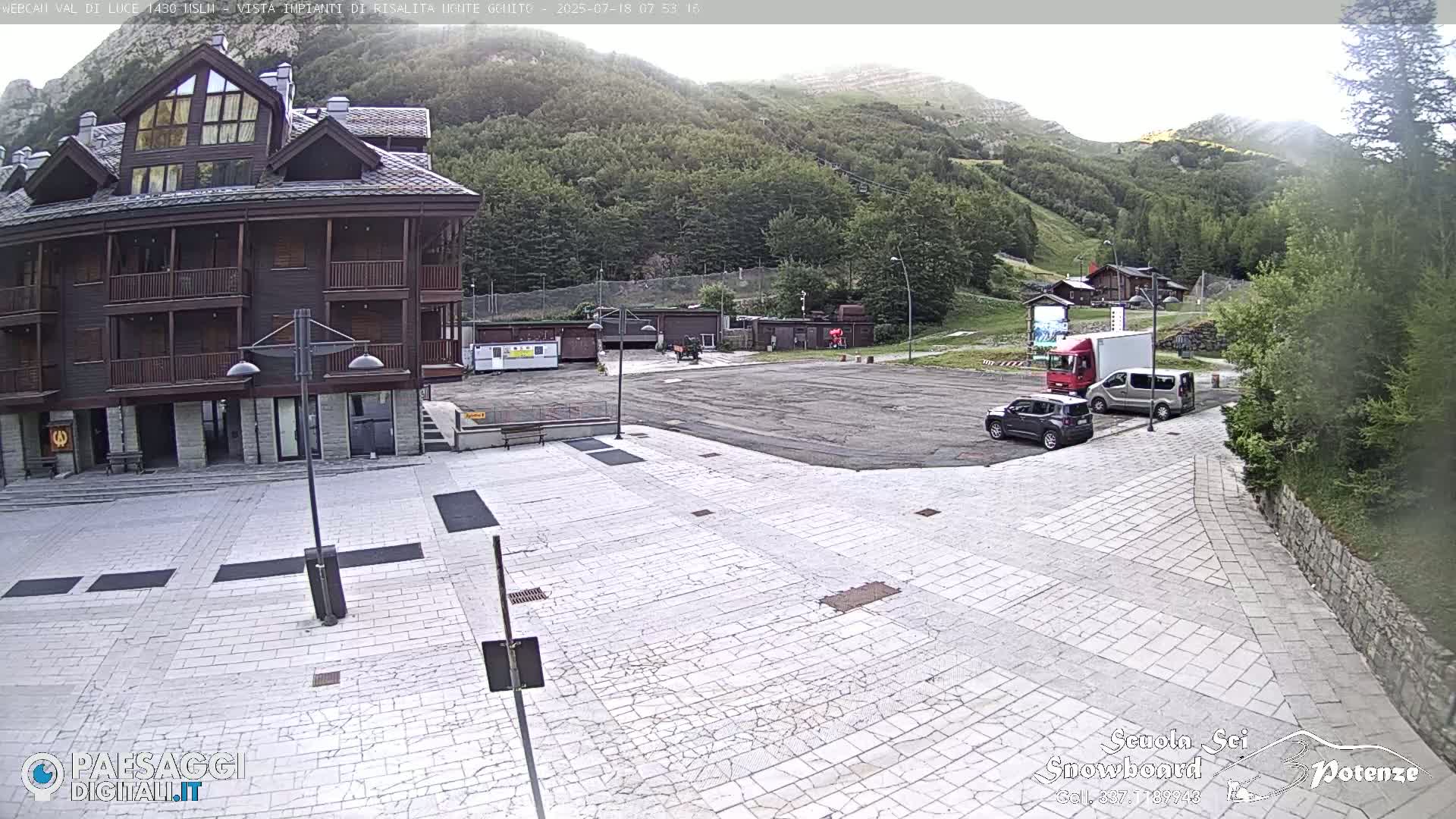  Abetone, Val di Luce Ski Lift Live Cam - Pistoia, Tuscany, Italy