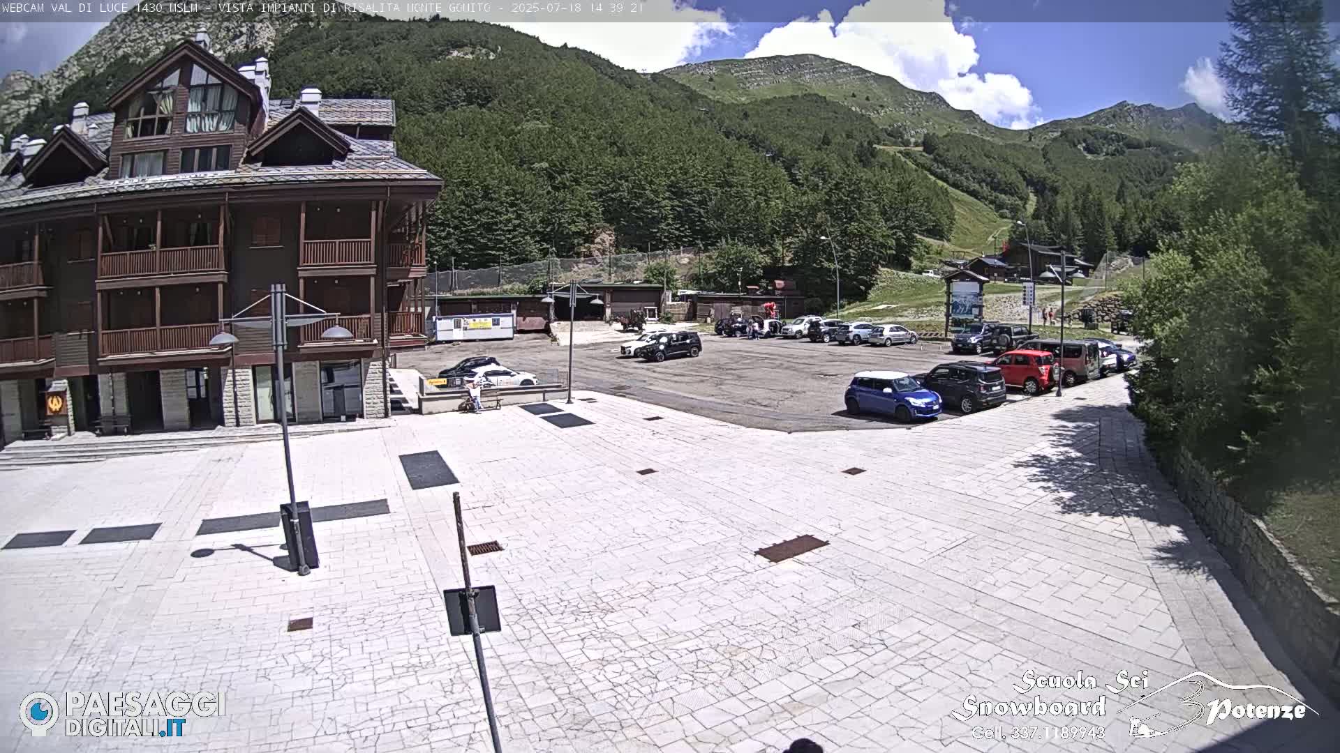  Abetone, Val di Luce Ski Lift Live Cam - Pistoia, Tuscany, Italy