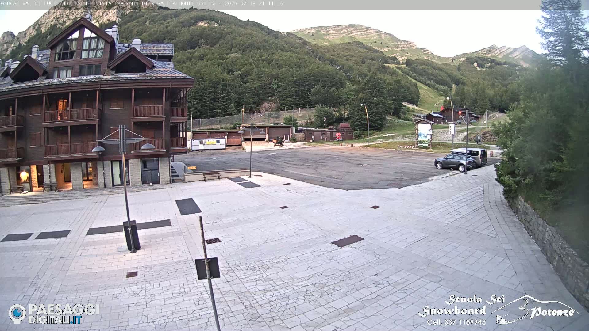  Abetone, Val di Luce Ski Lift Live Cam - Pistoia, Tuscany, Italy