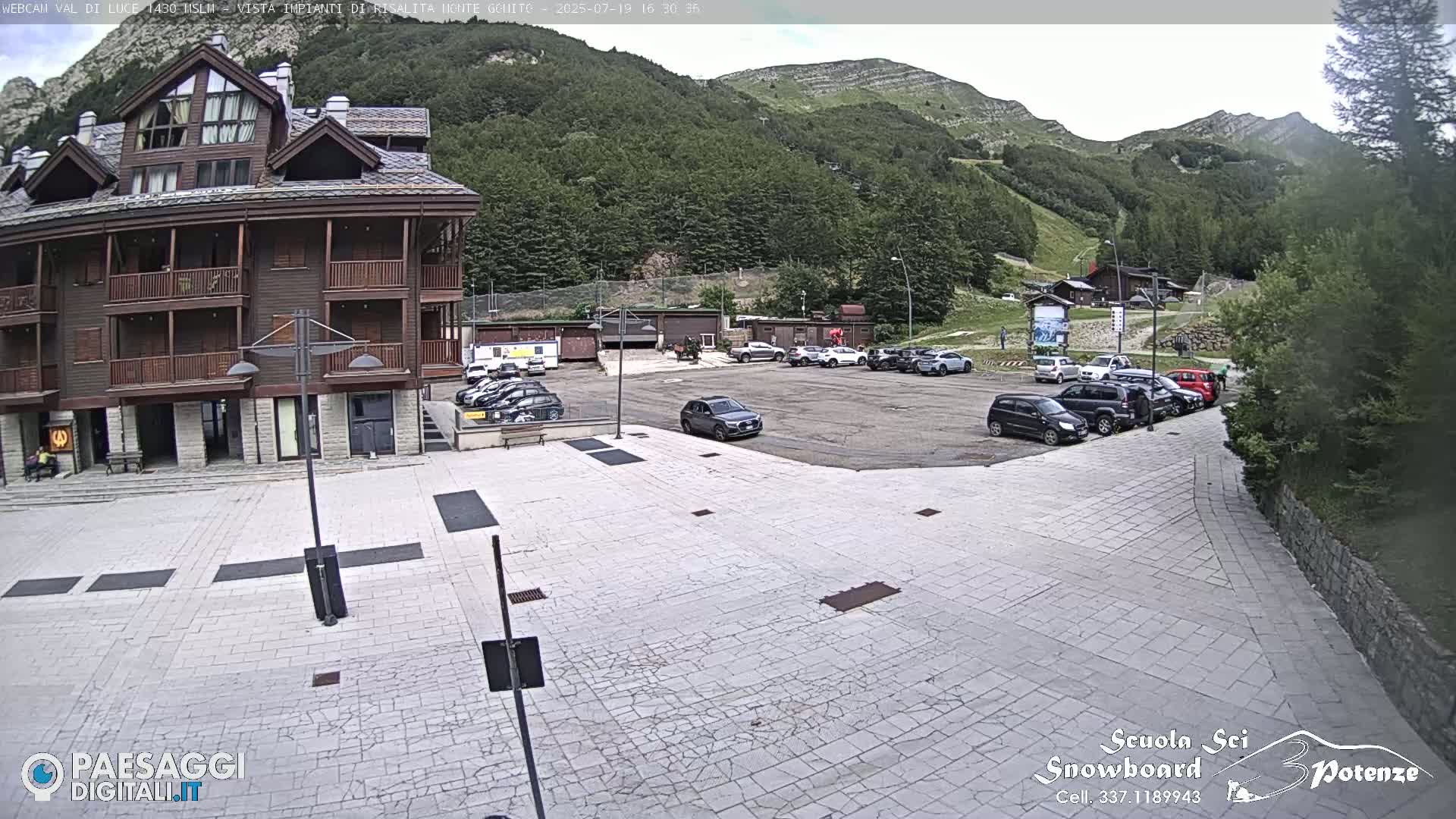  Abetone, Val di Luce Ski Lift Live Cam - Pistoia, Tuscany, Italy