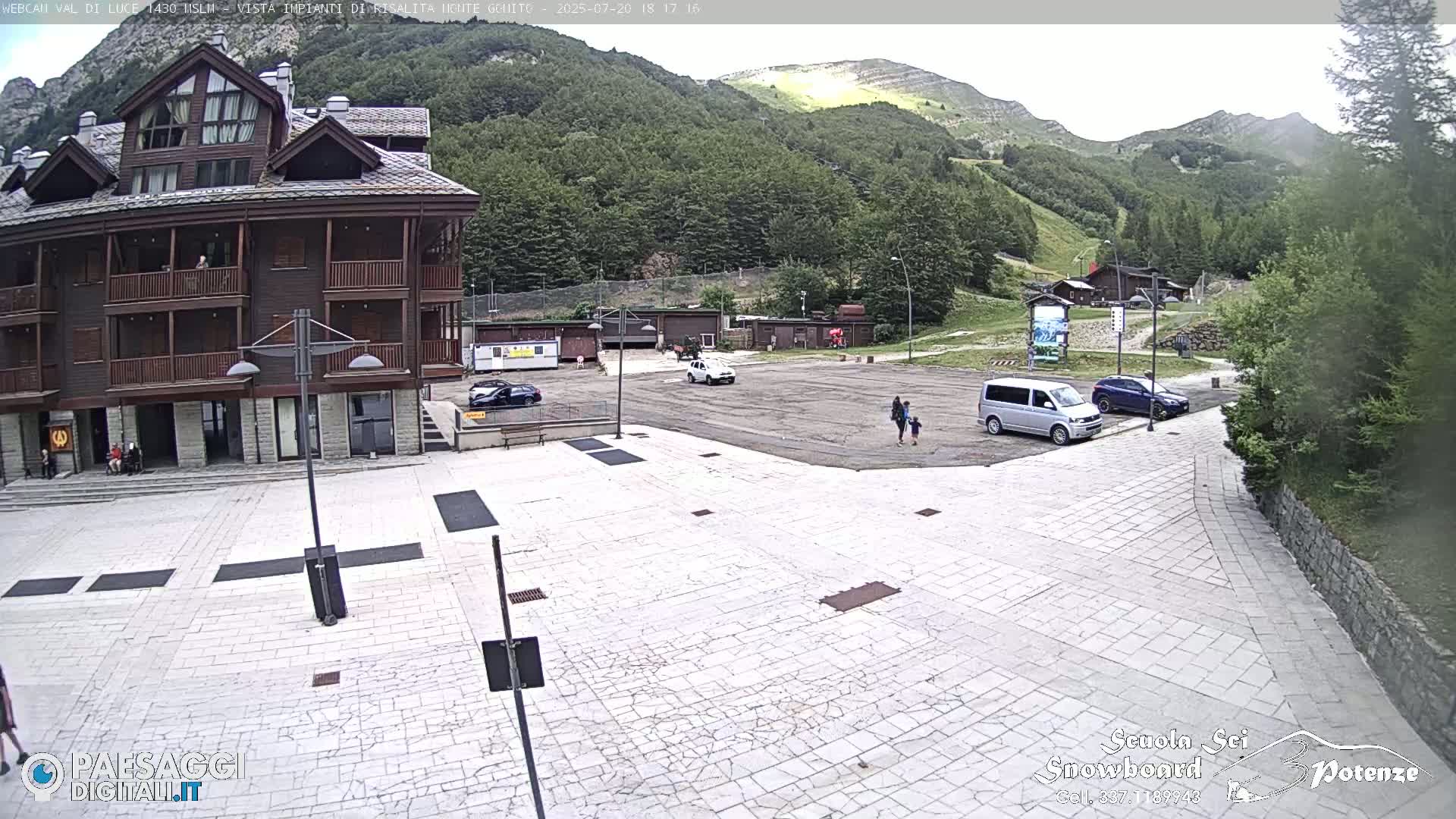  Abetone, Val di Luce Ski Lift Live Cam - Pistoia, Tuscany, Italy