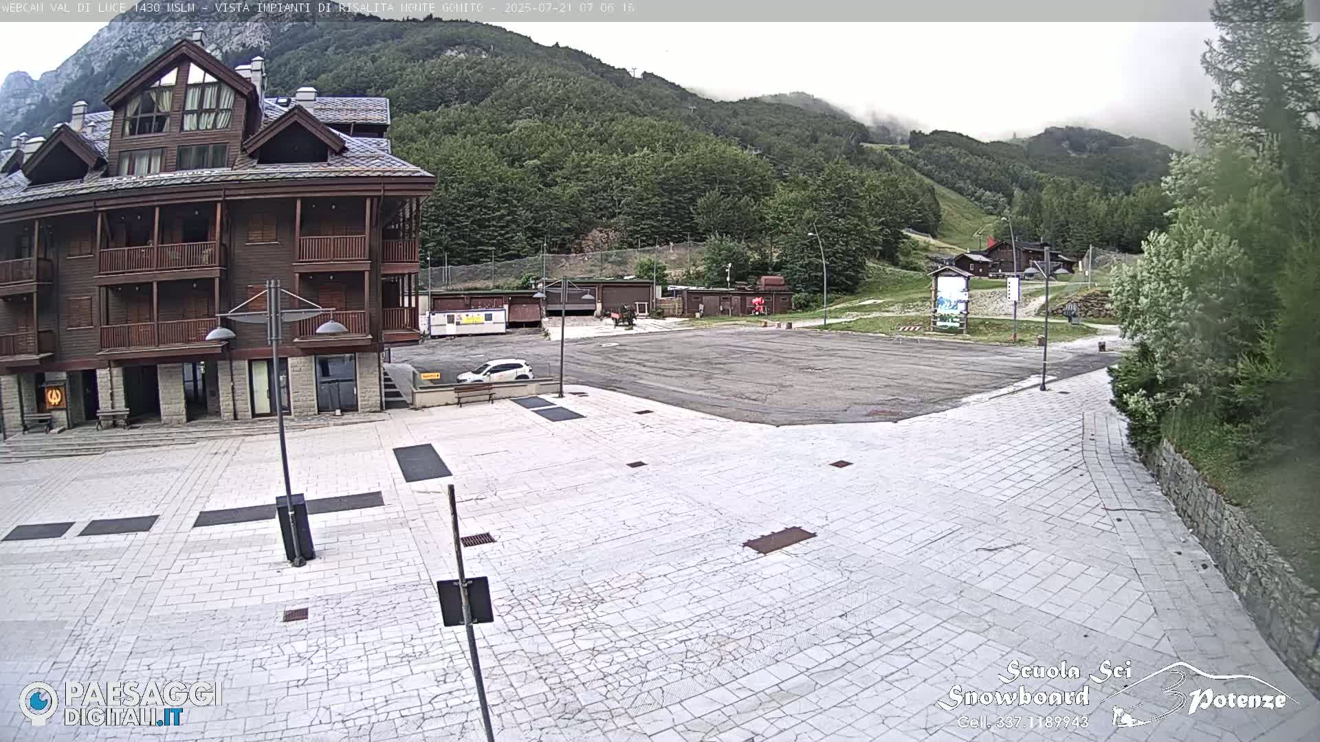  Abetone, Val di Luce Ski Lift Live Cam - Pistoia, Tuscany, Italy