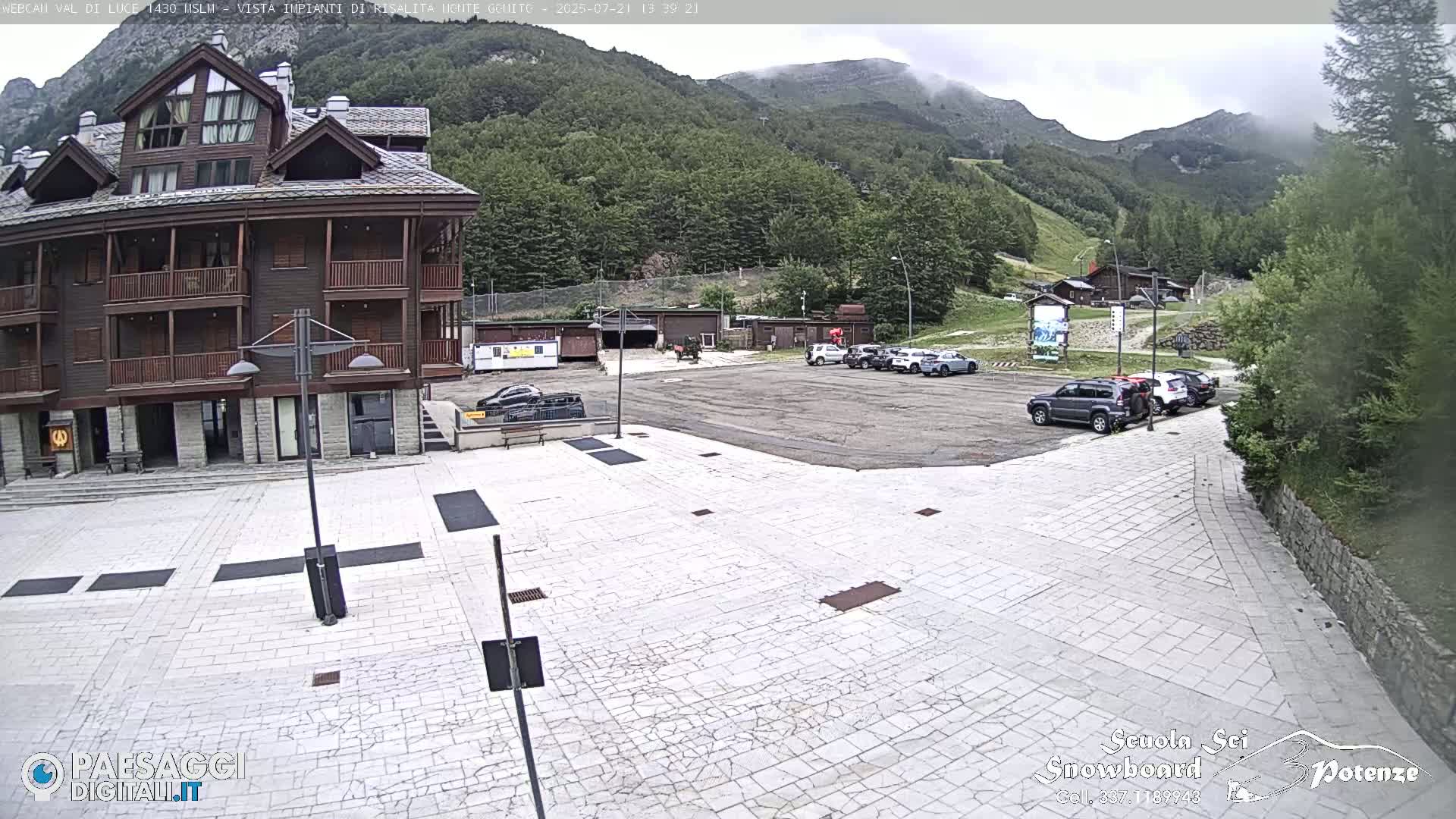  Abetone, Val di Luce Ski Lift Live Cam - Pistoia, Tuscany, Italy