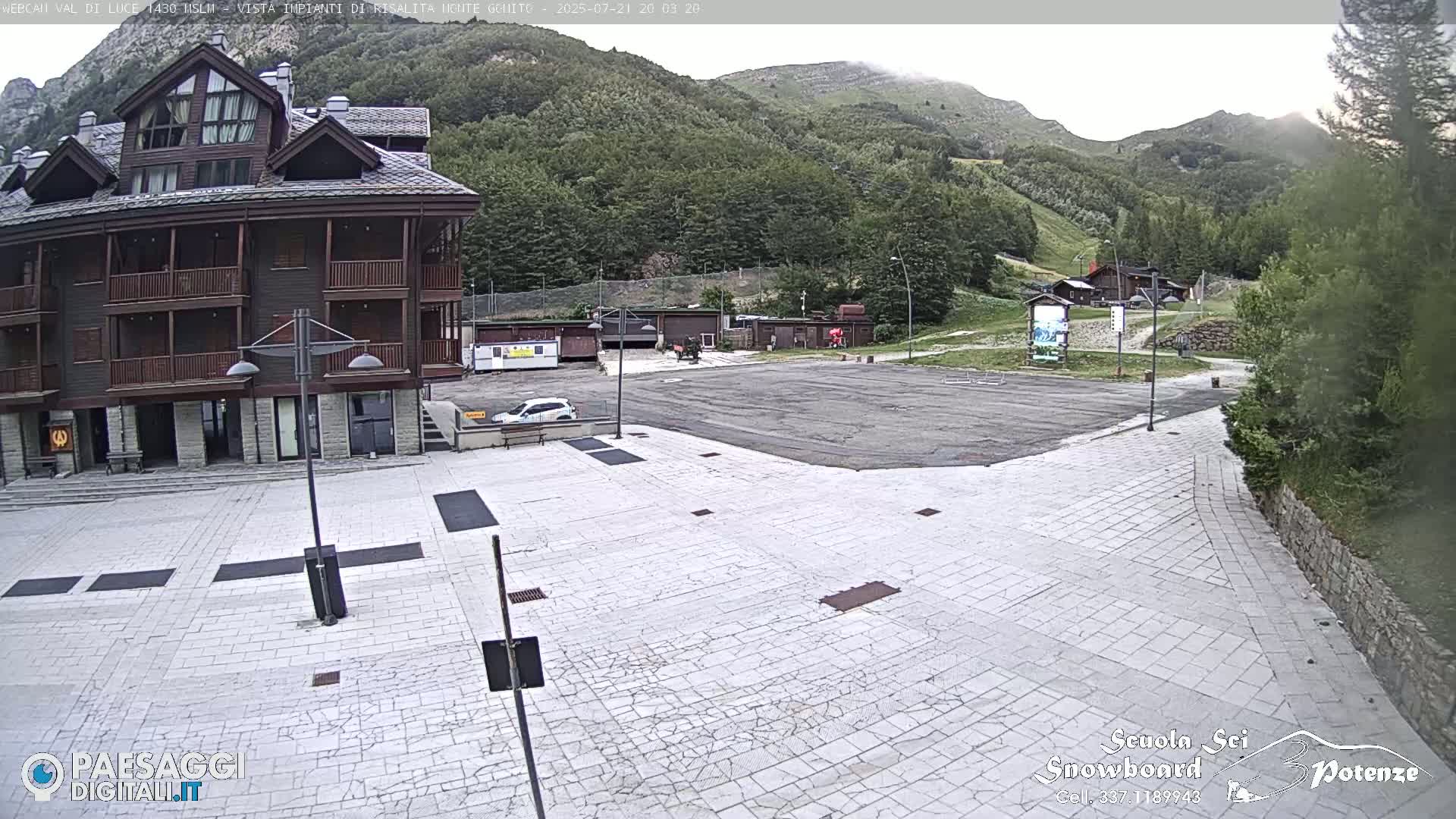  Abetone, Val di Luce Ski Lift Live Cam - Pistoia, Tuscany, Italy
