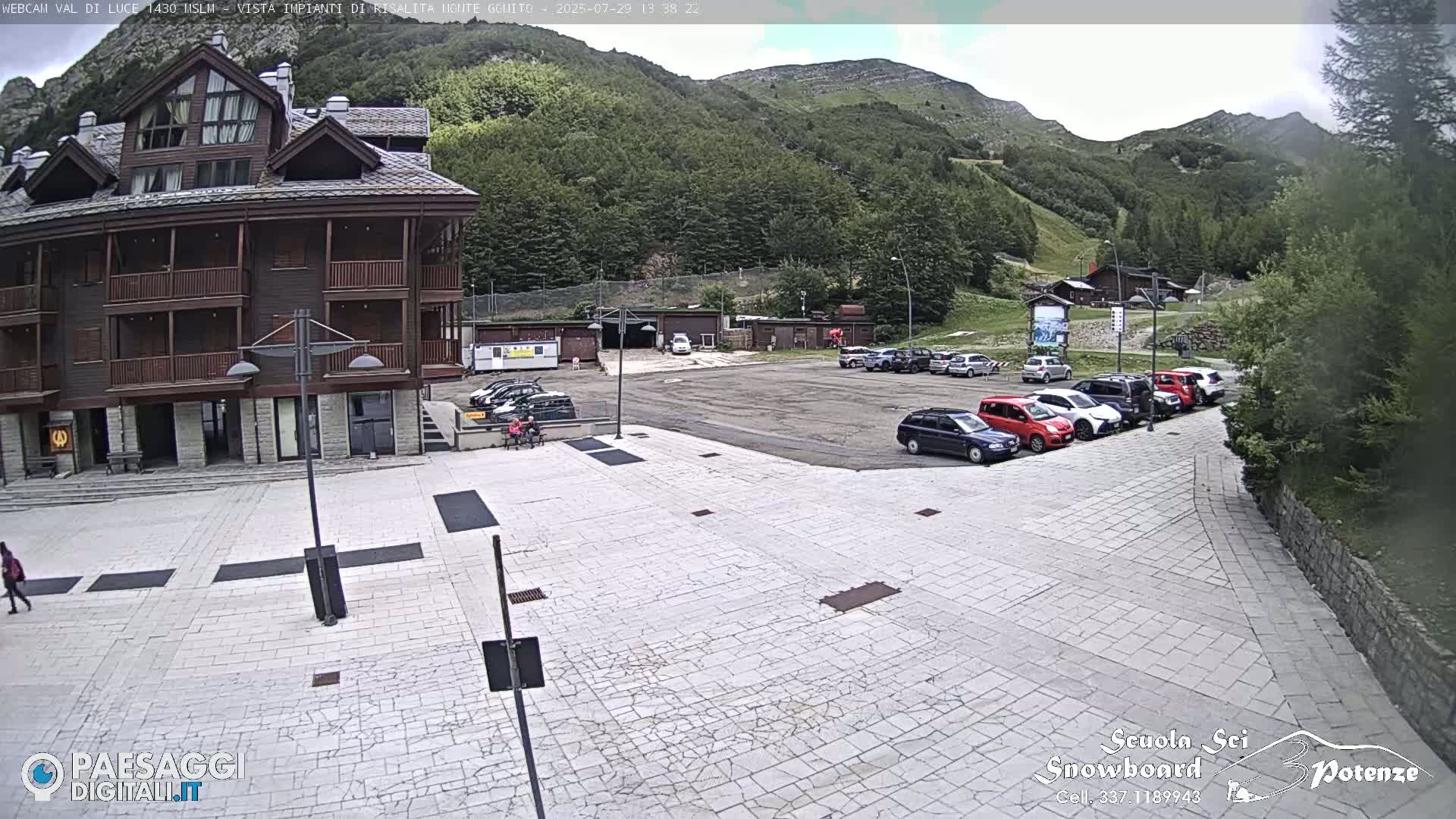 Abetone, Val di Luce Ski Lift Live Cam - Pistoia, Tuscany, Italy