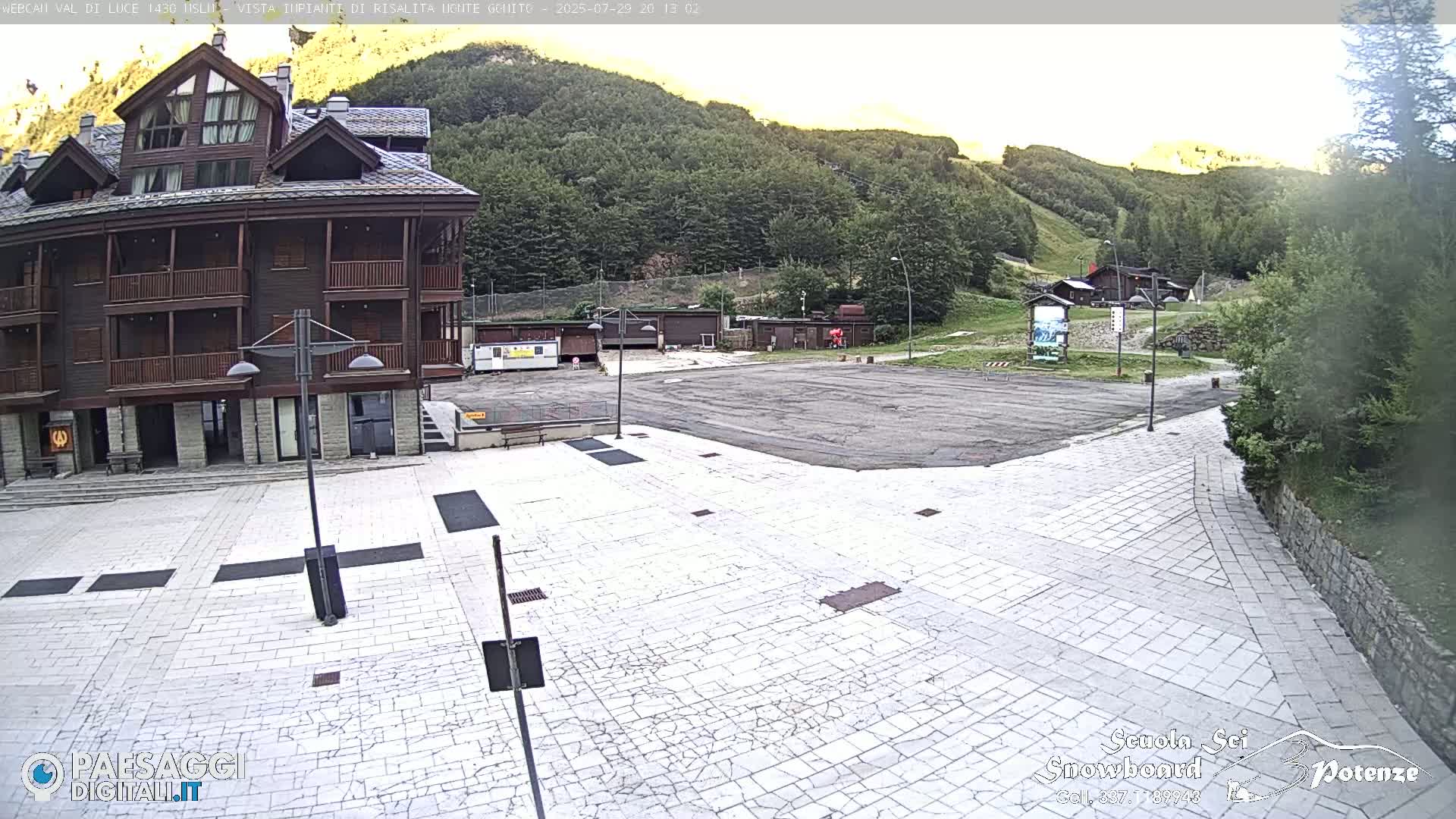  Abetone, Val di Luce Ski Lift Live Cam - Pistoia, Tuscany, Italy
