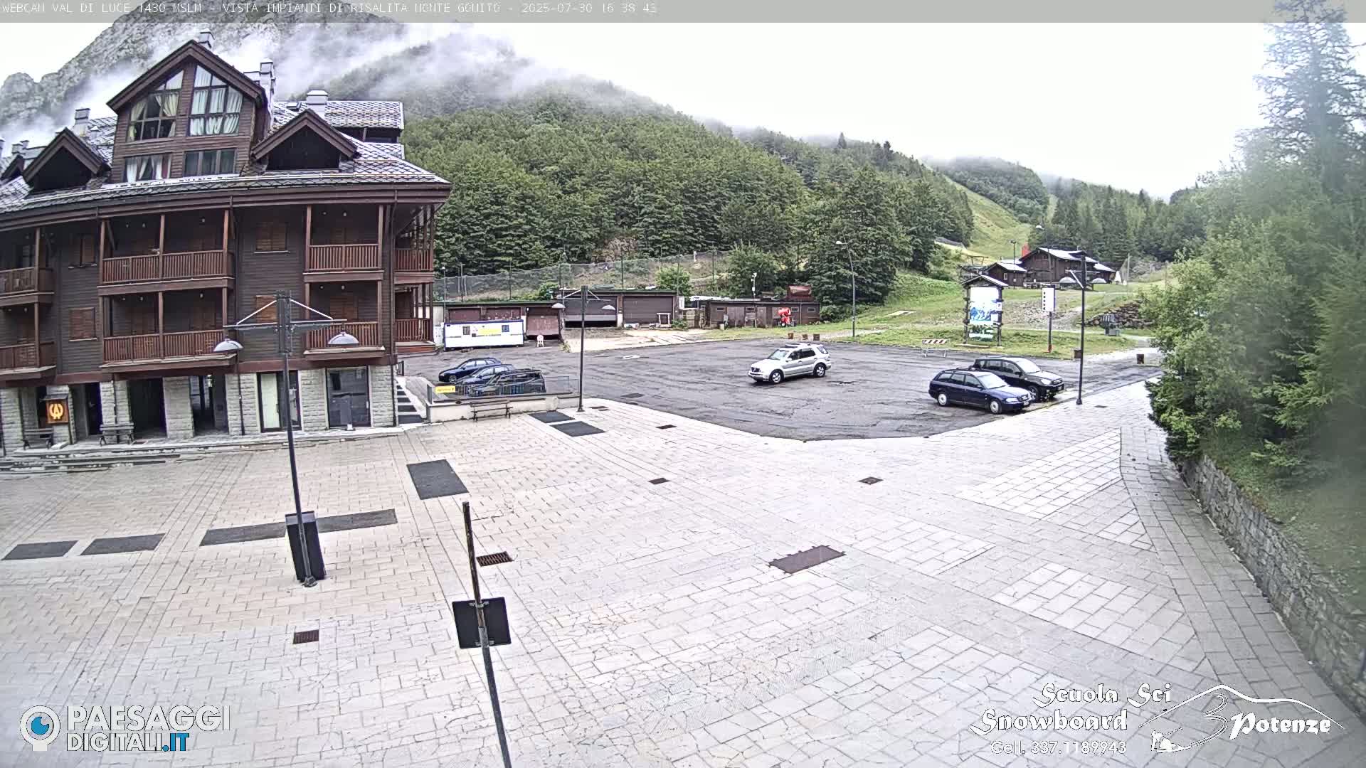  Abetone, Val di Luce Ski Lift Live Cam - Pistoia, Tuscany, Italy