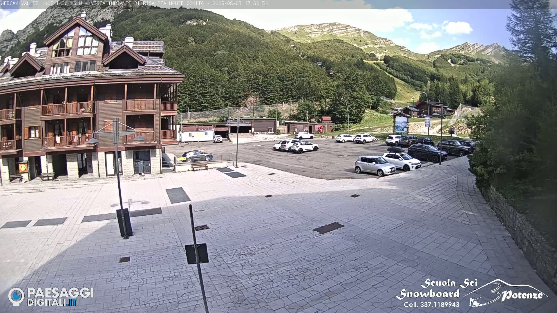  Abetone, Val di Luce Ski Lift Live Cam - Pistoia, Tuscany, Italy
