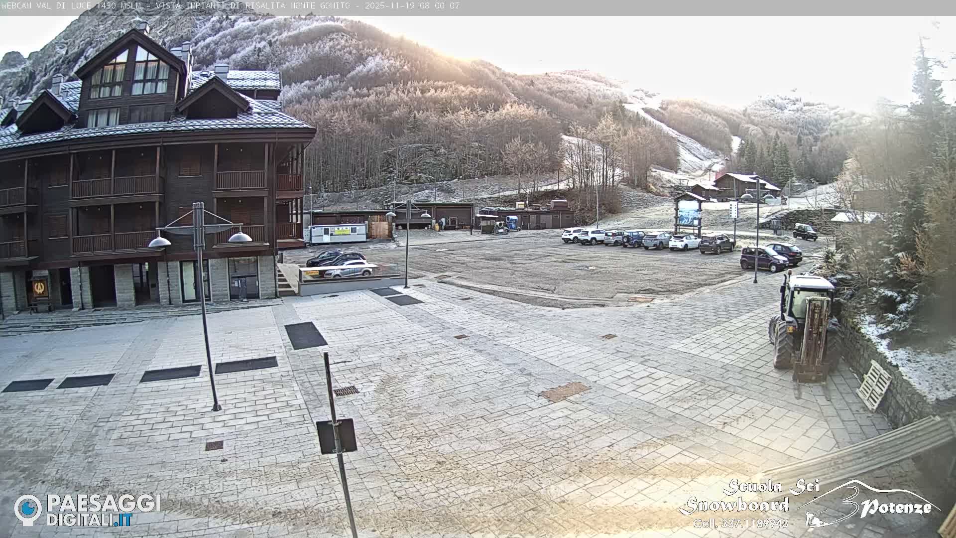  Abetone, Val di Luce Ski Lift Live Cam - Pistoia, Tuscany, Italy