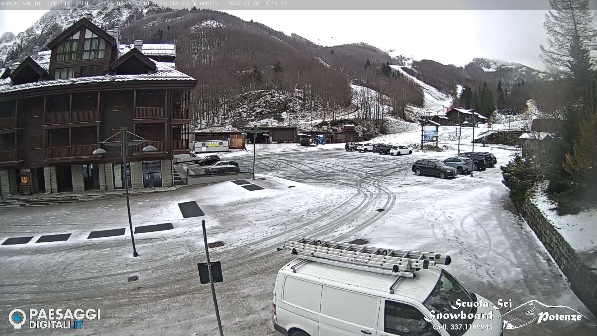  Abetone, Val di Luce Ski Lift Live Cam - Pistoia, Tuscany, Italy