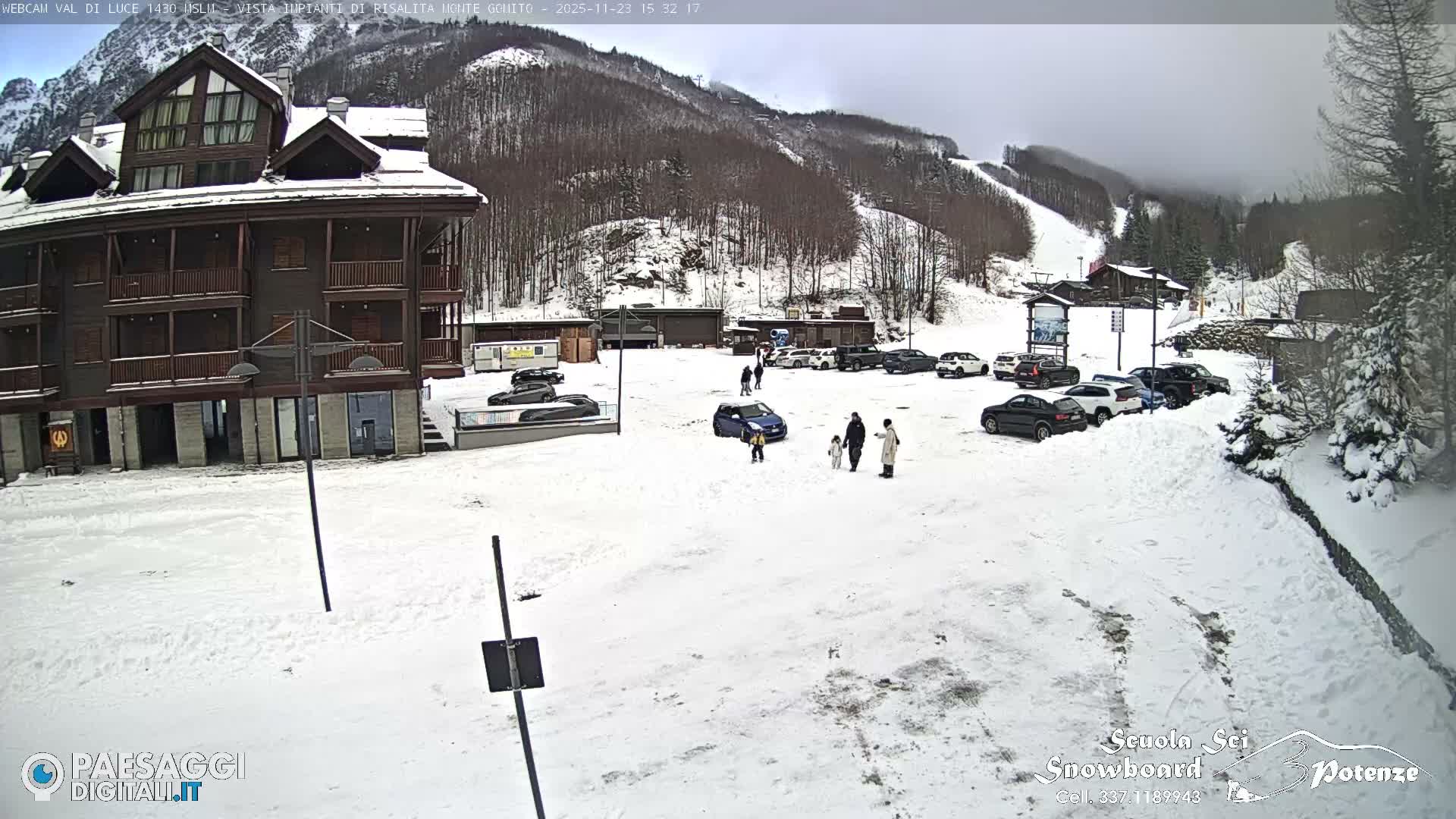  Abetone, Val di Luce Ski Lift Live Cam - Pistoia, Tuscany, Italy