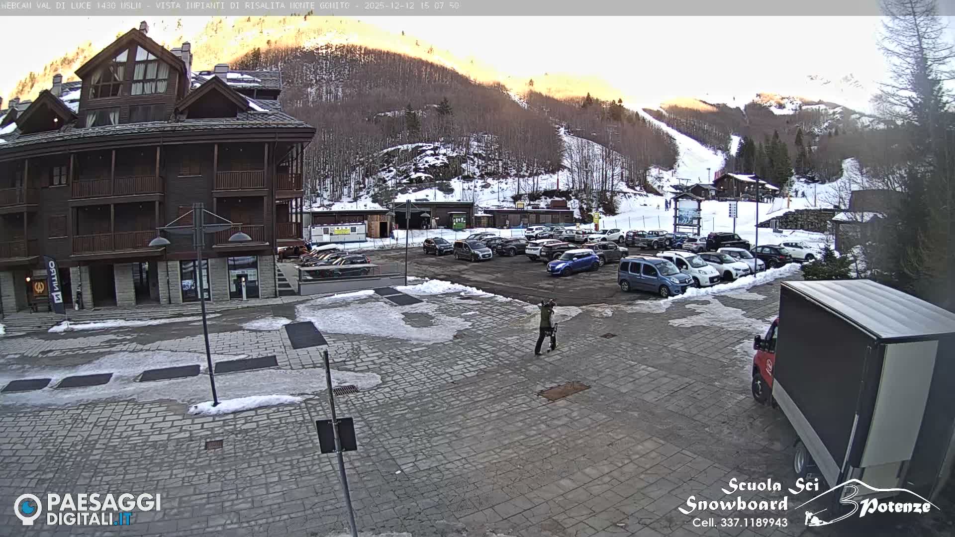  Abetone, Val di Luce Ski Lift Live Cam - Pistoia, Tuscany, Italy