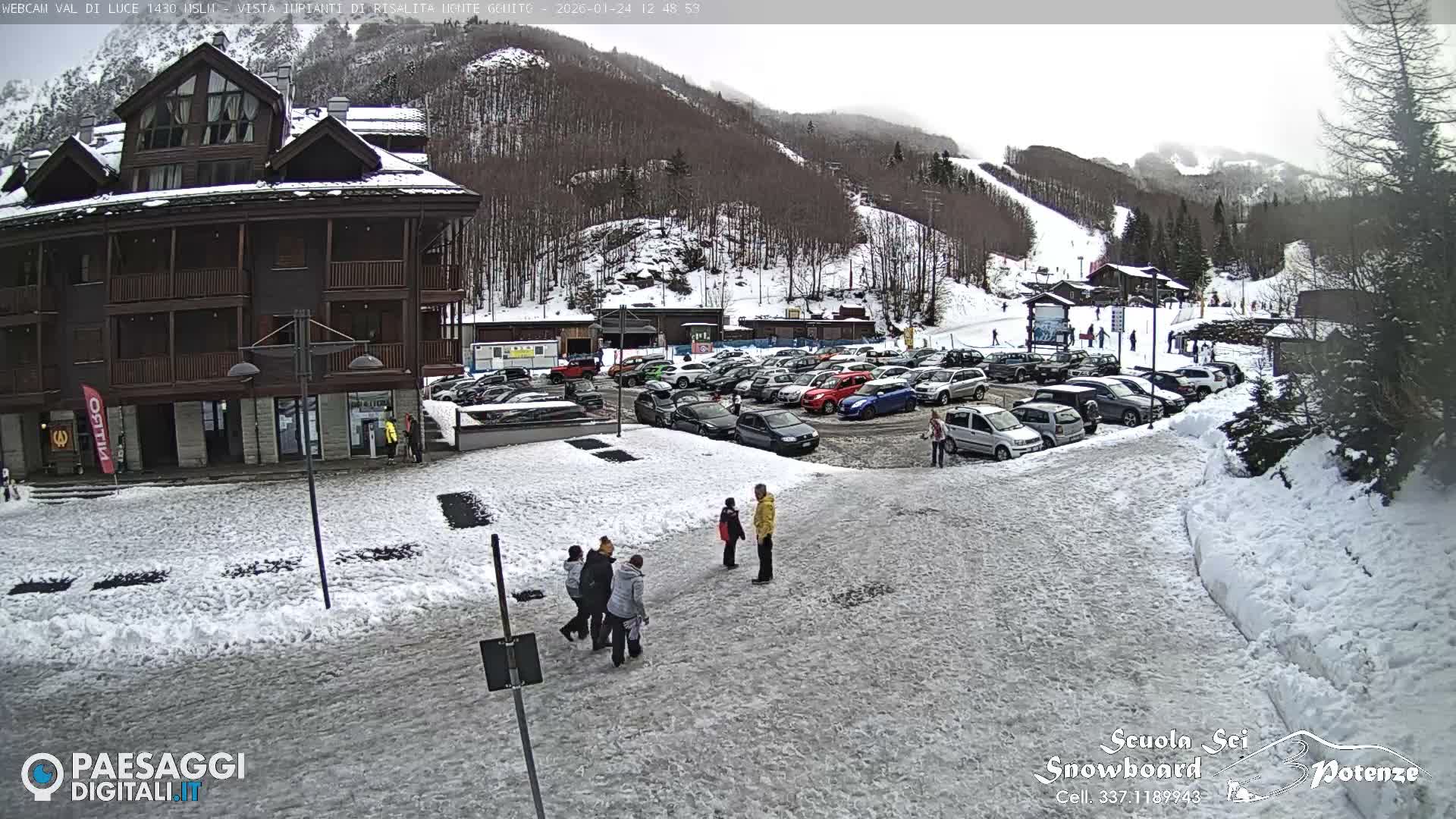  Abetone, Val di Luce Ski Lift Live Cam - Pistoia, Tuscany, Italy