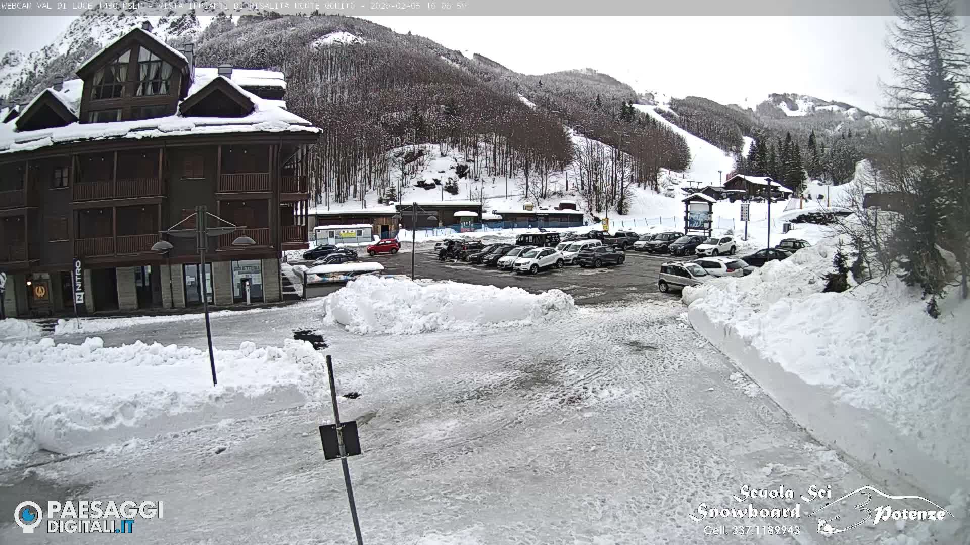  Abetone, Val di Luce Ski Lift Live Cam - Pistoia, Tuscany, Italy