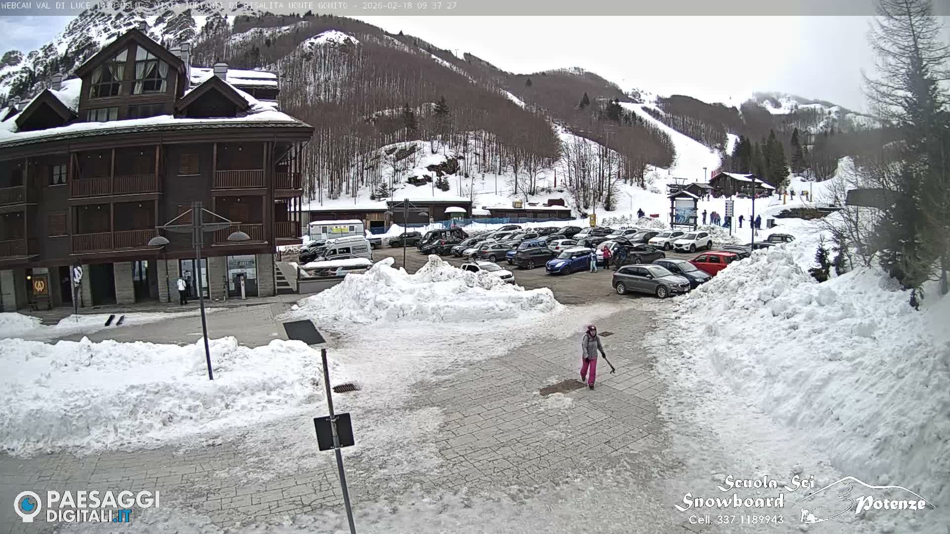  Abetone, Val di Luce Ski Lift Live Cam - Pistoia, Tuscany, Italy
