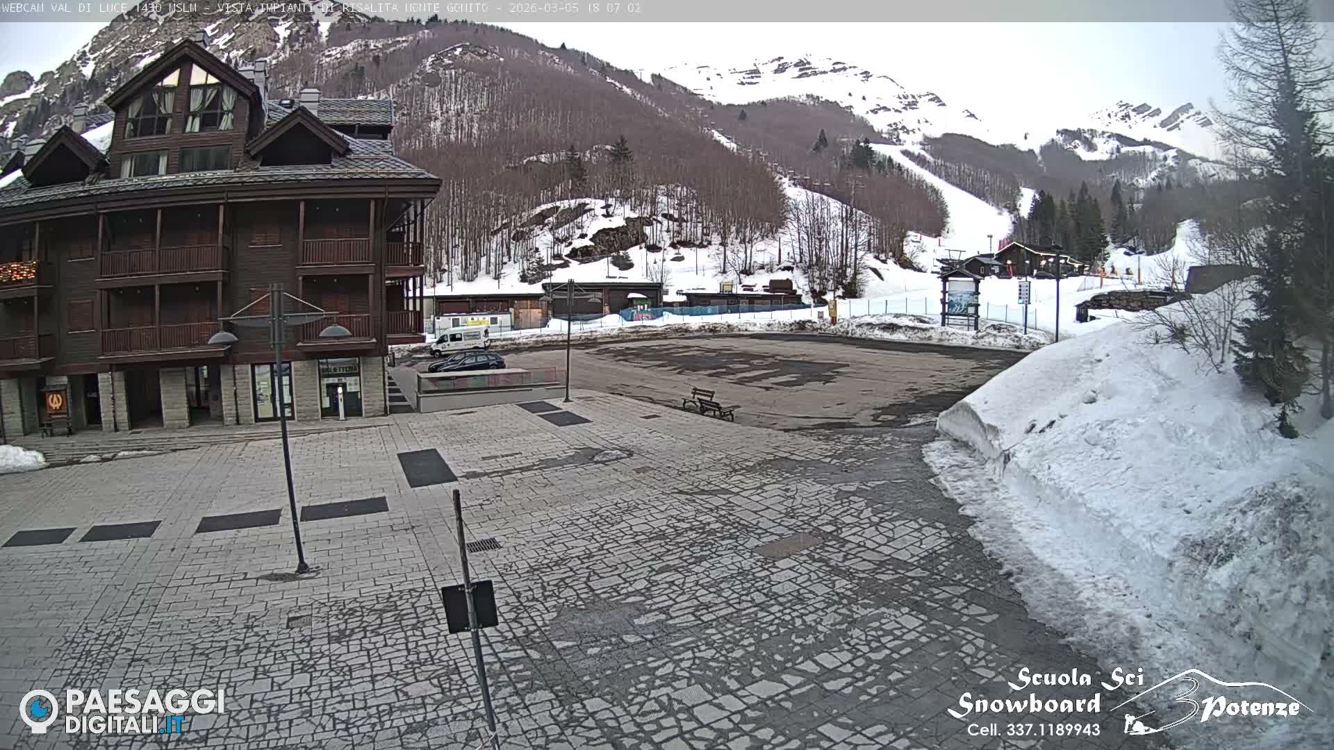  Abetone, Val di Luce Ski Lift Live Cam - Pistoia, Tuscany, Italy