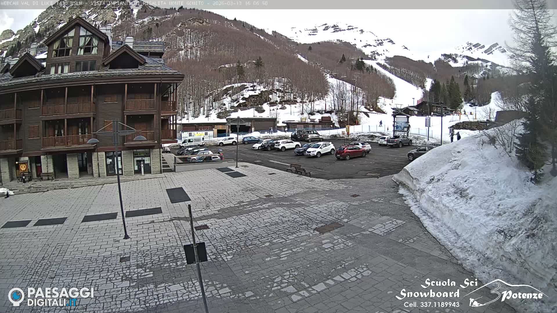  Abetone, Val di Luce Ski Lift Live Cam - Pistoia, Tuscany, Italy