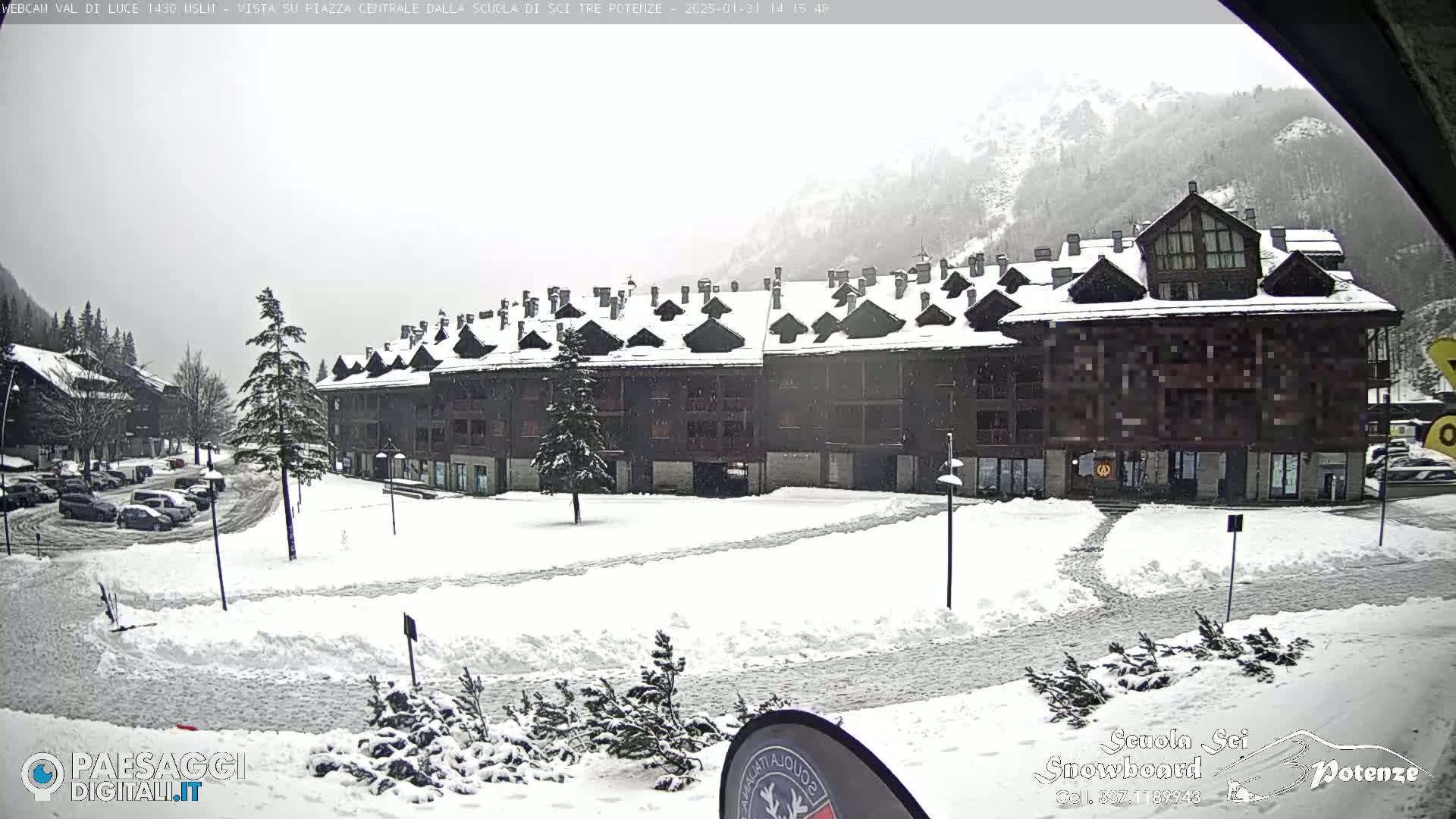  Abetone Val di Luce  Main Square Live Cam - Pistoia, Tuscany, Italy