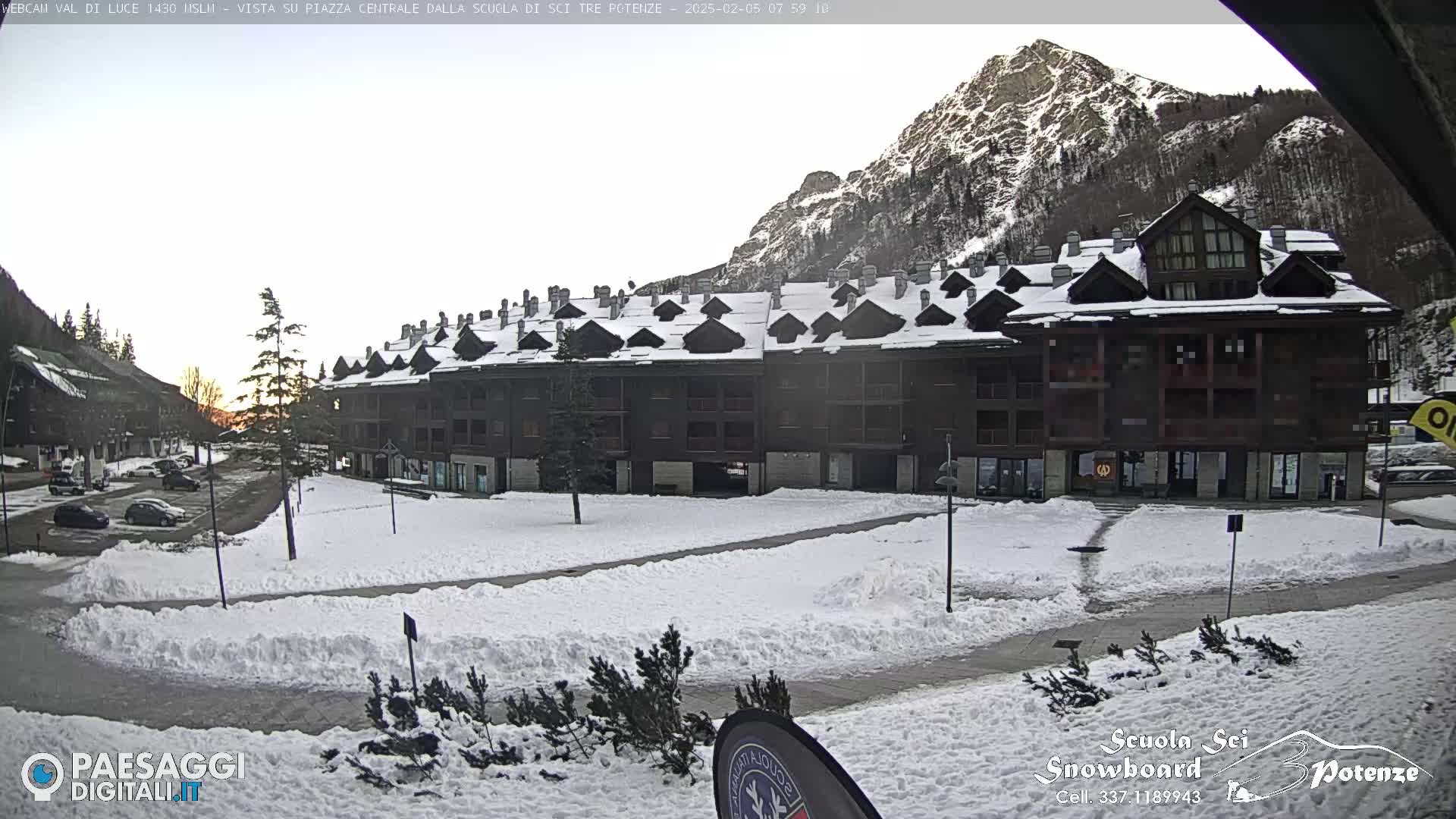  Abetone Val di Luce  Main Square Live Cam - Pistoia, Tuscany, Italy