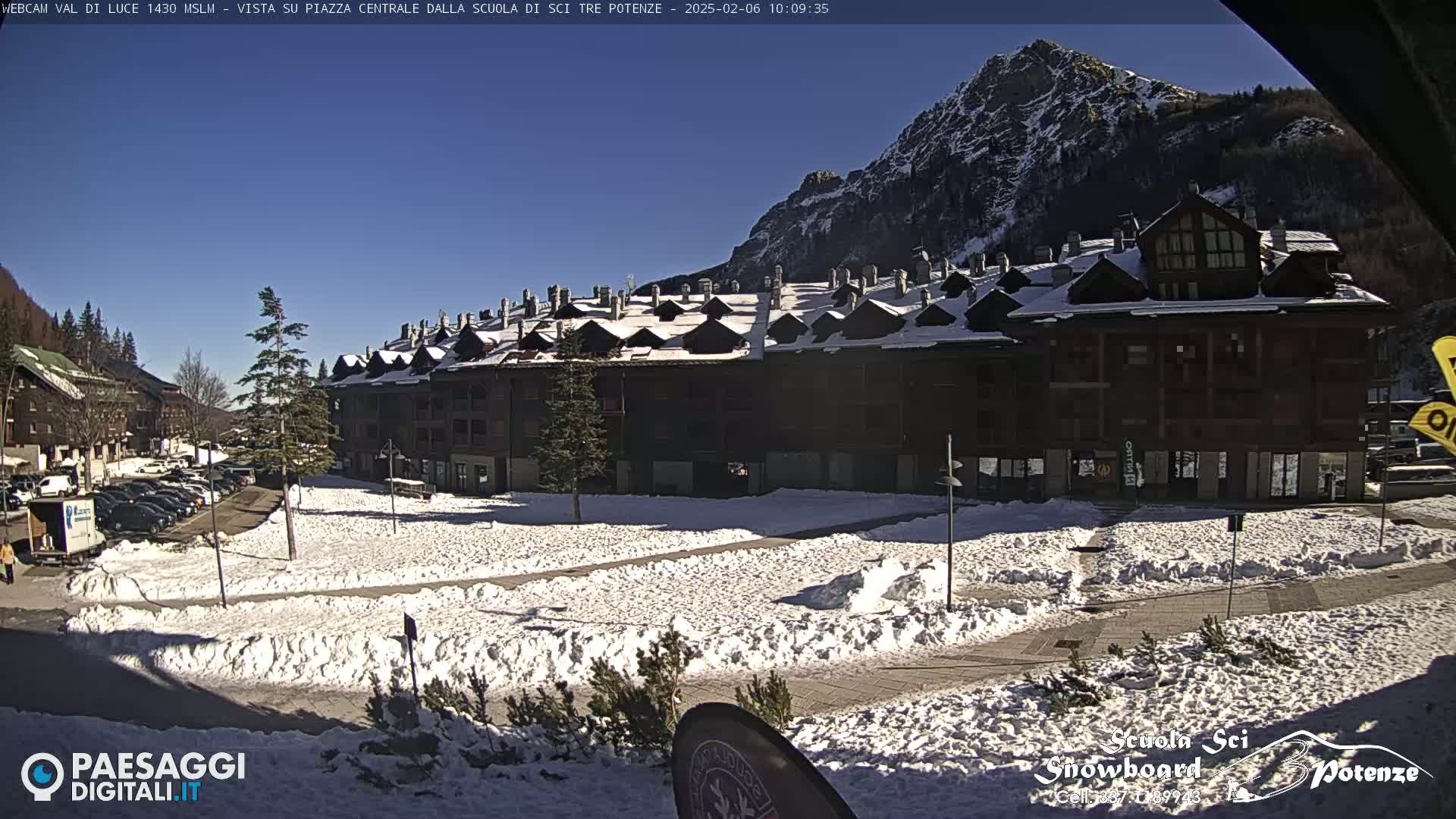  Abetone Val di Luce  Main Square Live Cam - Pistoia, Tuscany, Italy