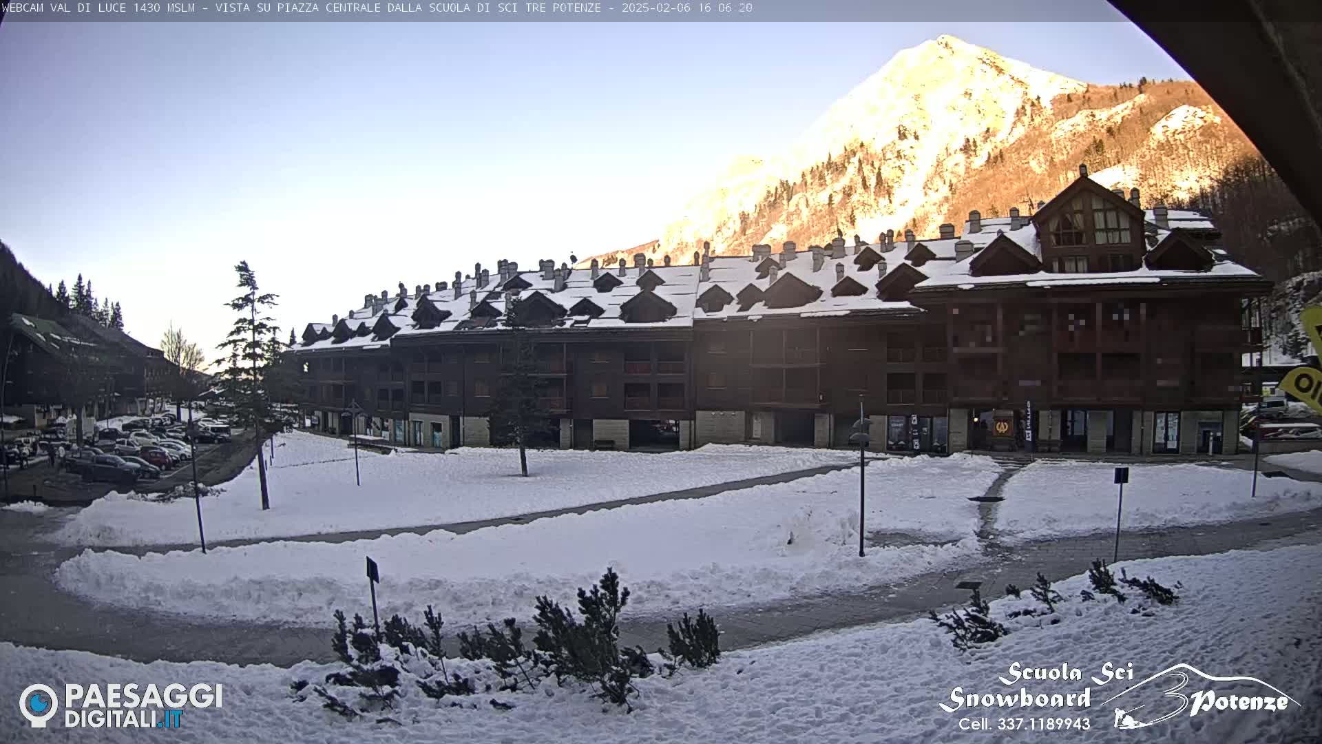  Abetone Val di Luce  Main Square Live Cam - Pistoia, Tuscany, Italy