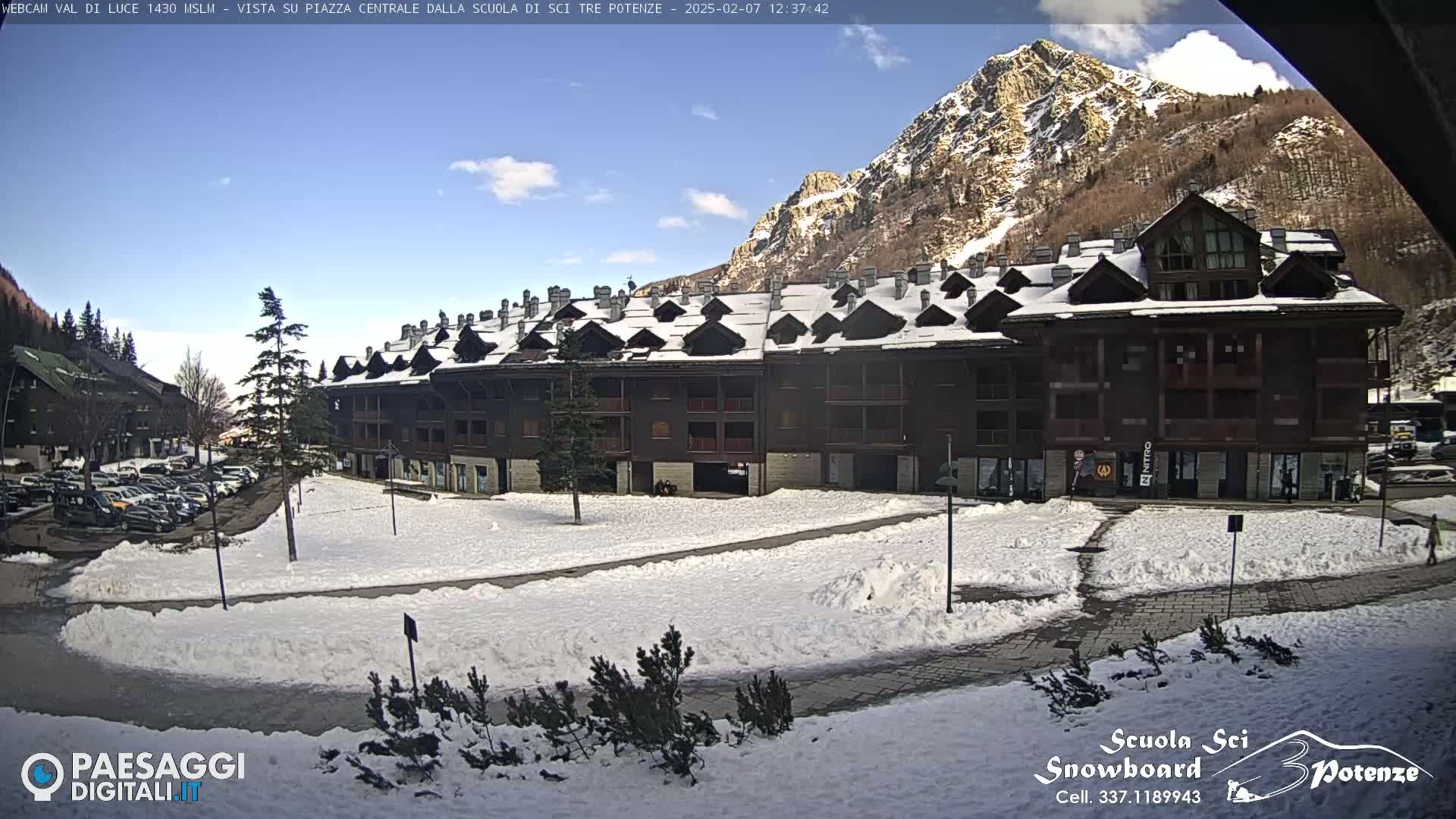  Abetone Val di Luce  Main Square Live Cam - Pistoia, Tuscany, Italy