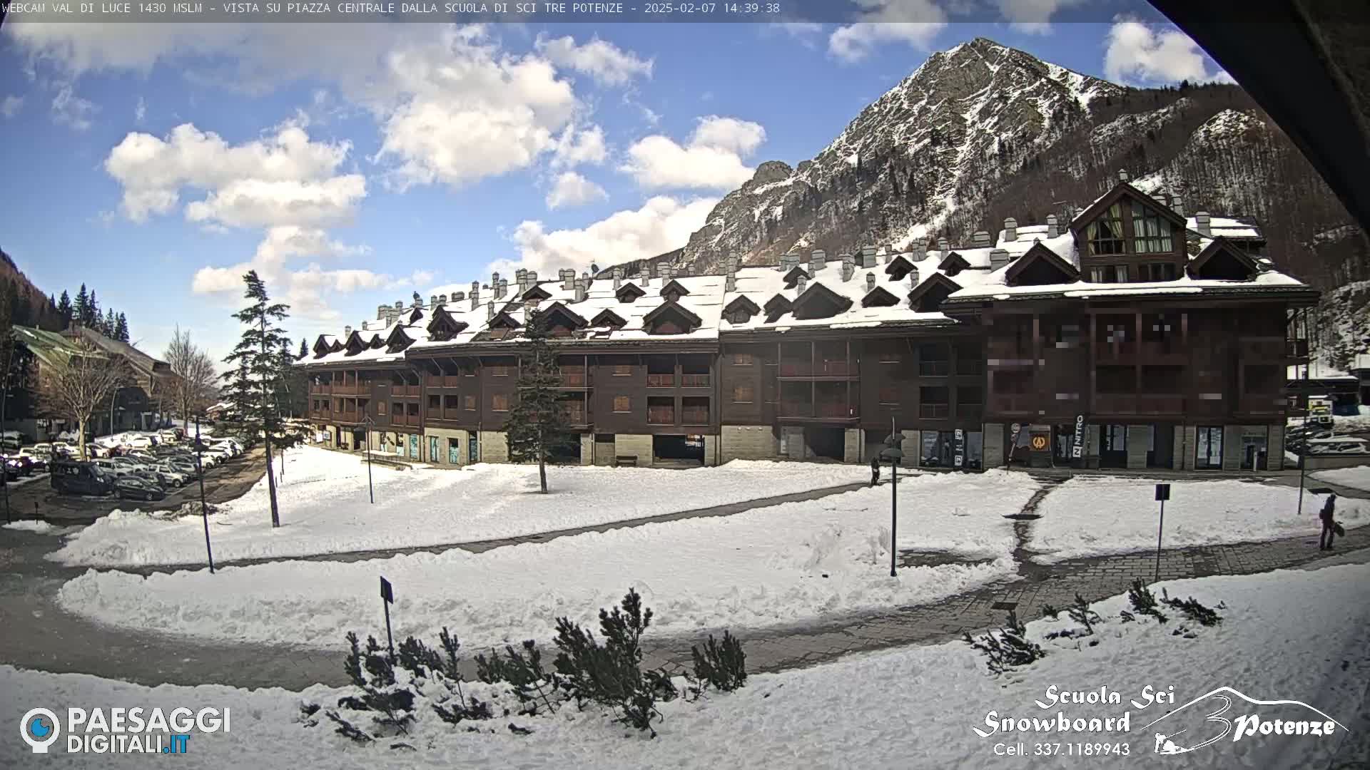  Abetone Val di Luce  Main Square Live Cam - Pistoia, Tuscany, Italy
