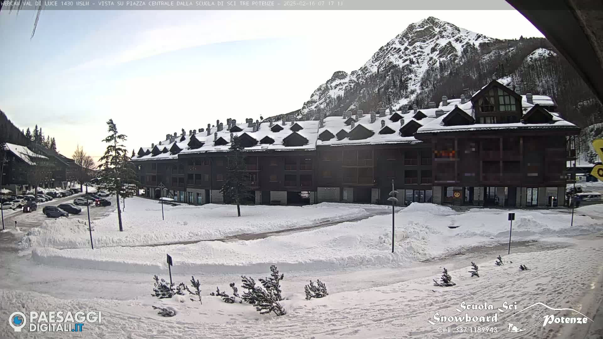  Abetone Val di Luce  Main Square Live Cam - Pistoia, Tuscany, Italy