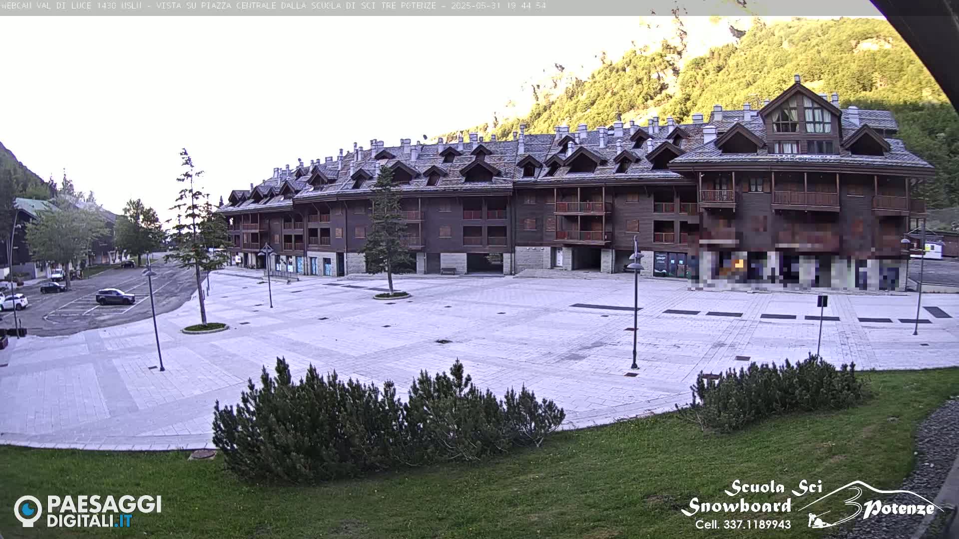  Abetone Val di Luce  Main Square Live Cam - Pistoia, Tuscany, Italy