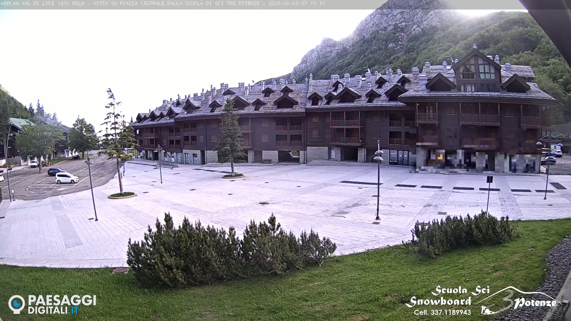  Abetone Val di Luce  Main Square Live Cam - Pistoia, Tuscany, Italy