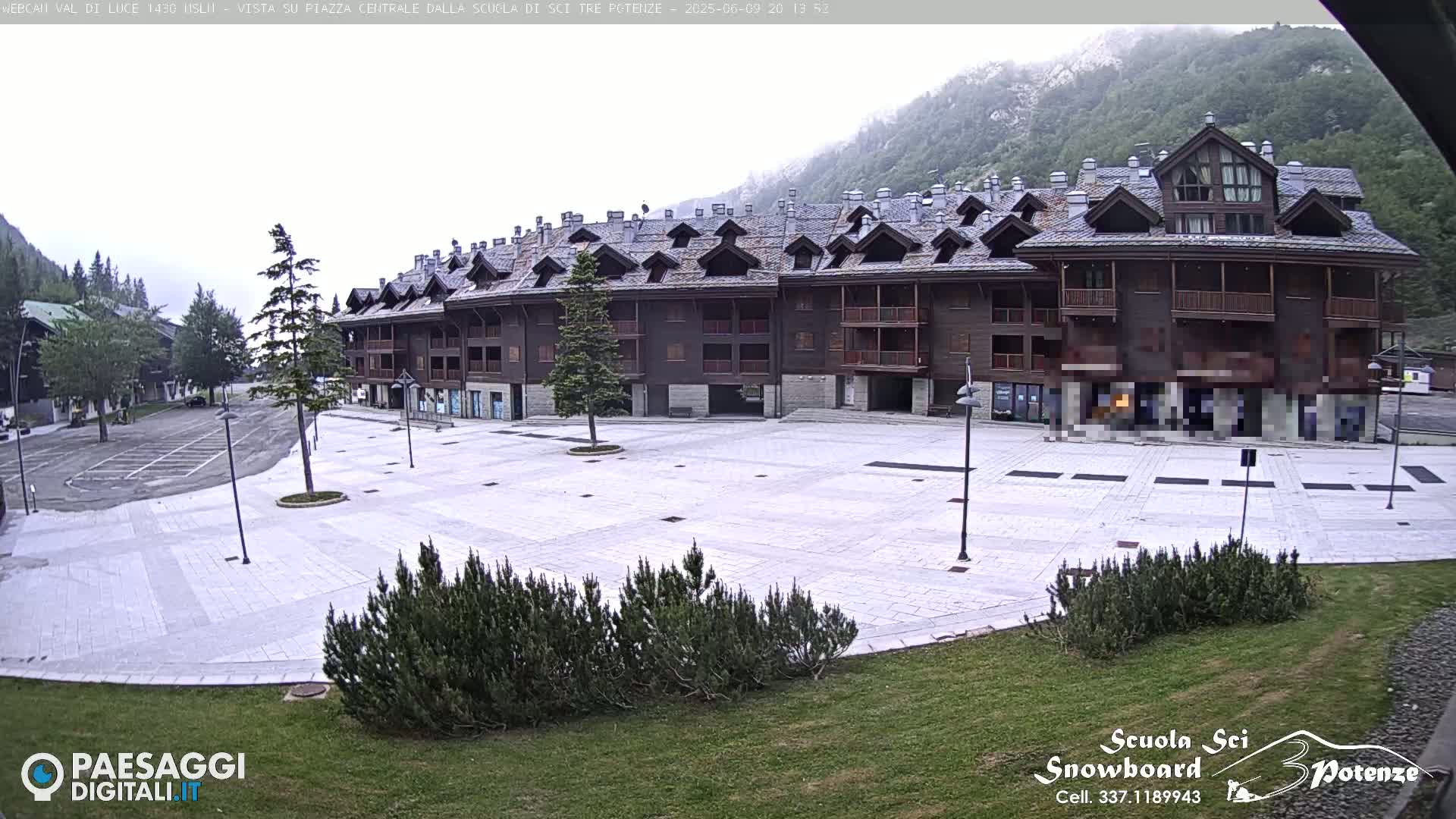  Abetone Val di Luce  Main Square Live Cam - Pistoia, Tuscany, Italy