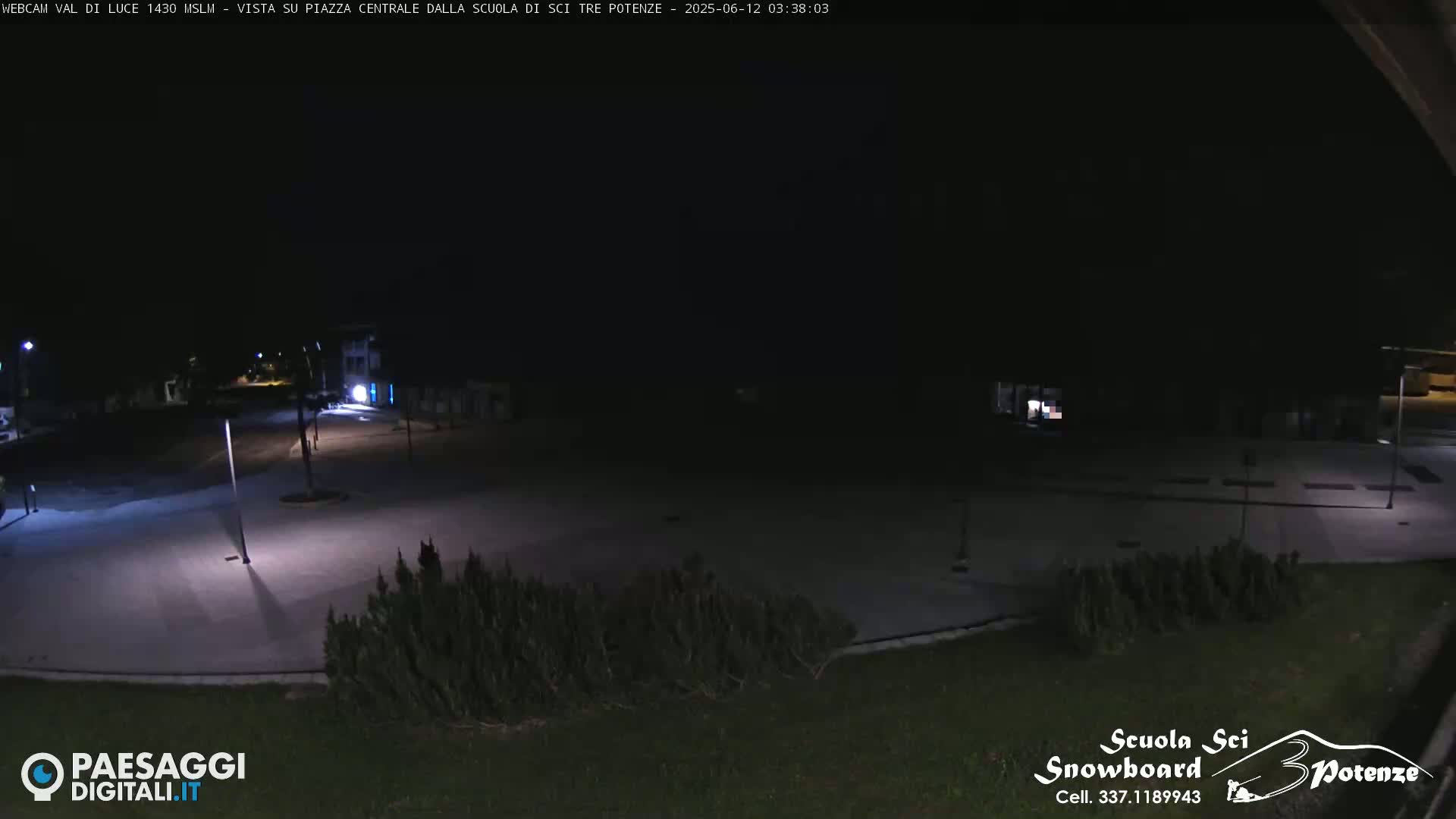  Abetone Val di Luce  Main Square Live Cam - Pistoia, Tuscany, Italy