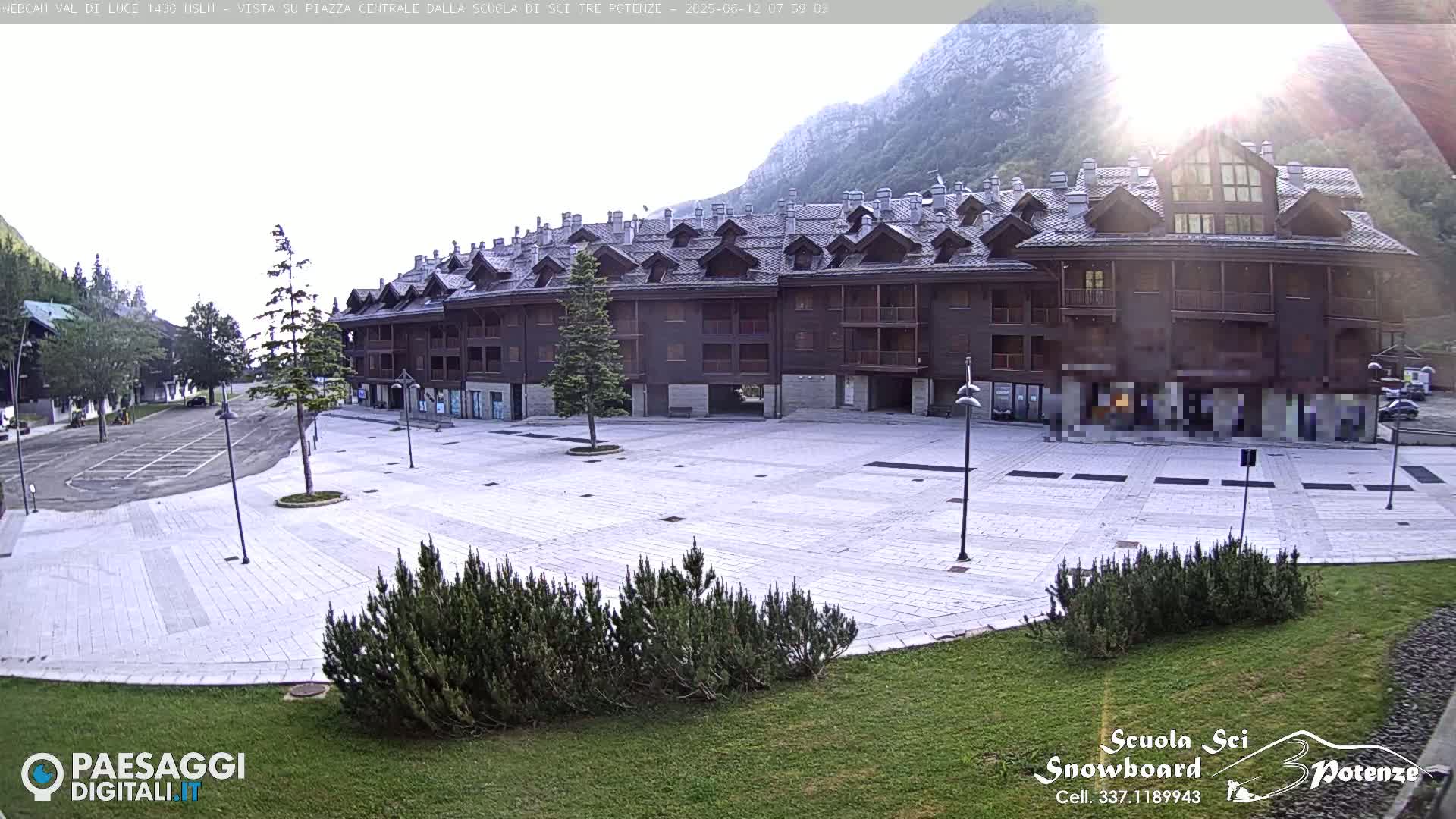  Abetone Val di Luce  Main Square Live Cam - Pistoia, Tuscany, Italy