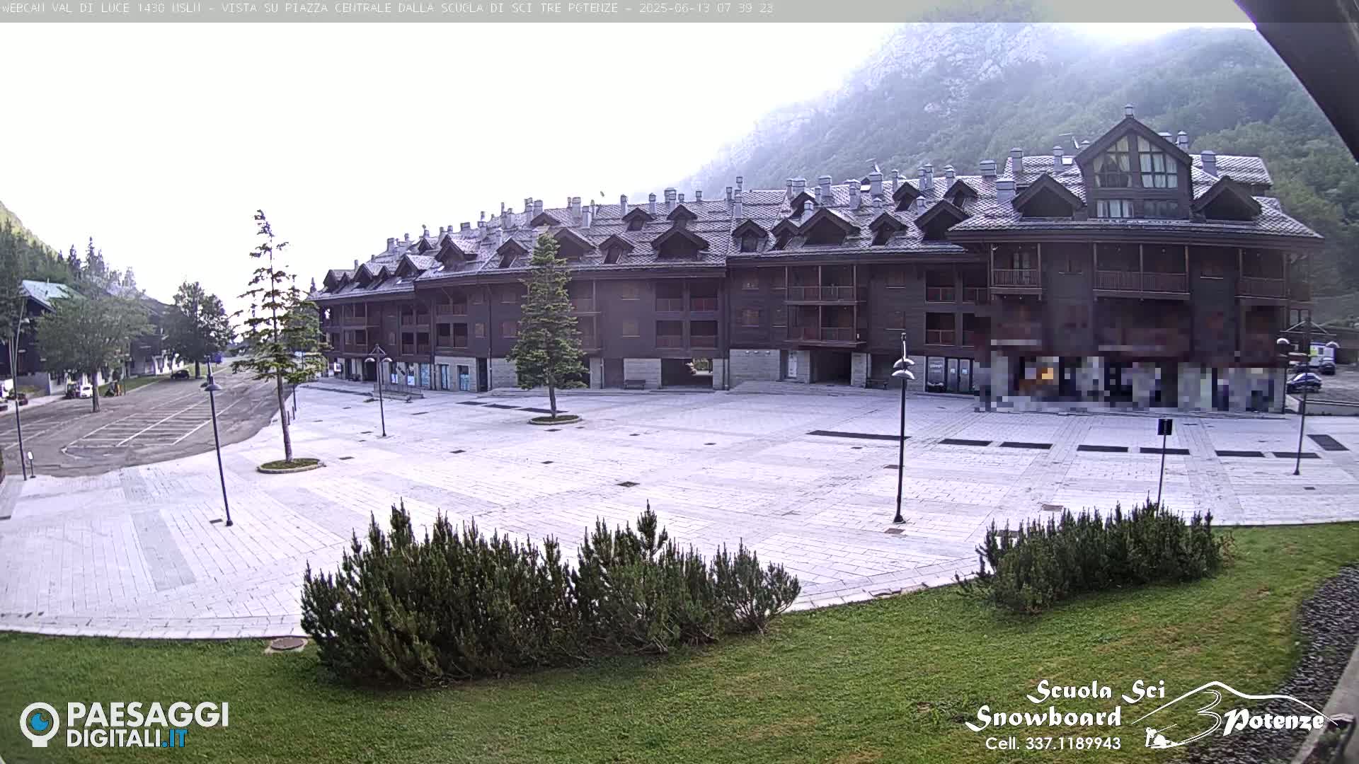  Abetone Val di Luce  Main Square Live Cam - Pistoia, Tuscany, Italy