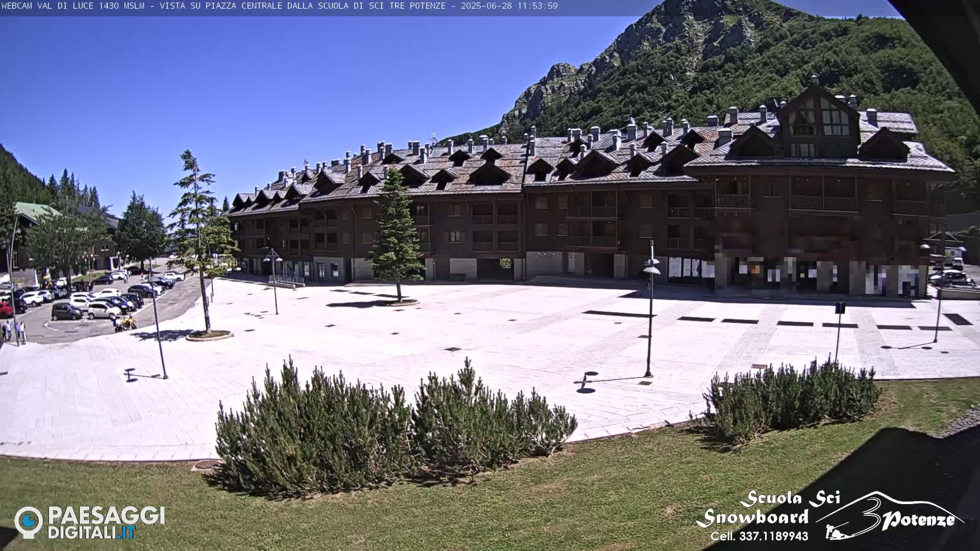 Abetone Val di Luce  Main Square Live Cam - Pistoia, Tuscany, Italy