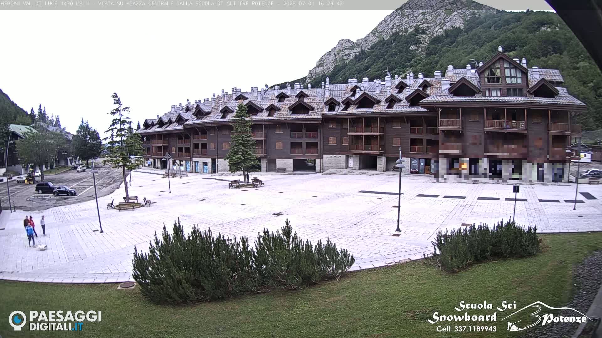 Abetone Val di Luce  Main Square Live Cam - Pistoia, Tuscany, Italy