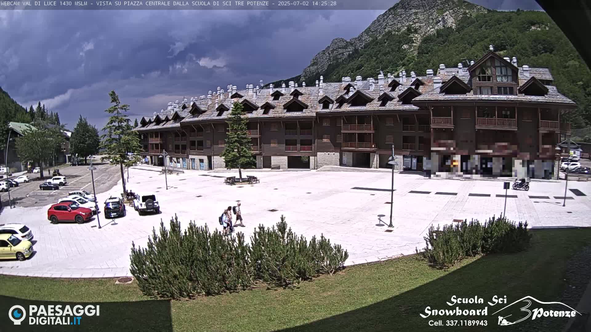 Abetone Val di Luce  Main Square Live Cam - Pistoia, Tuscany, Italy