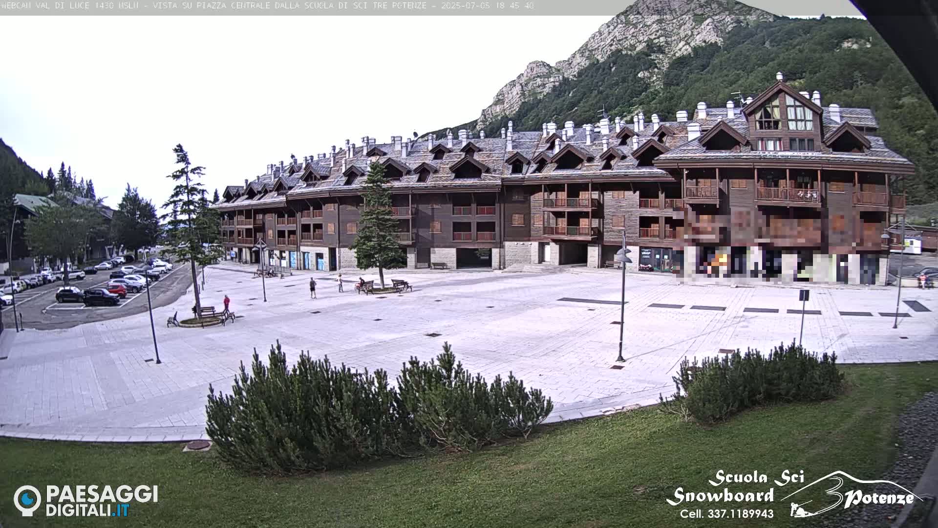 Abetone Val di Luce  Main Square Live Cam - Pistoia, Tuscany, Italy