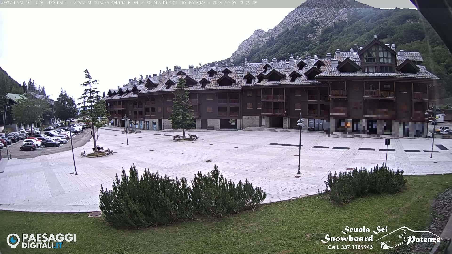 Abetone Val di Luce  Main Square Live Cam - Pistoia, Tuscany, Italy