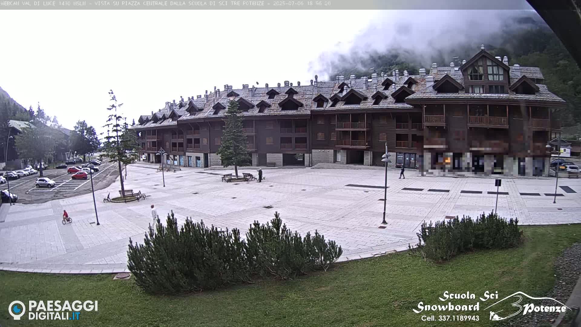 Abetone Val di Luce  Main Square Live Cam - Pistoia, Tuscany, Italy