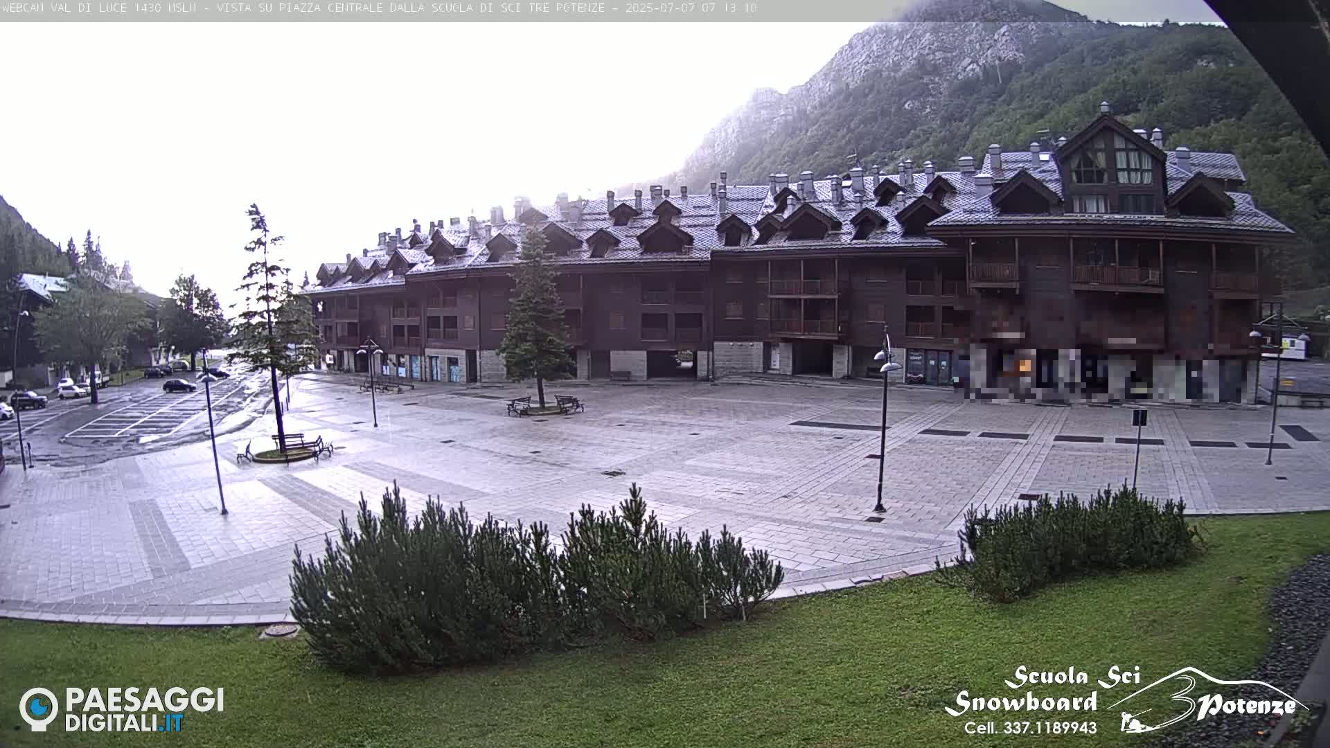 Abetone Val di Luce  Main Square Live Cam - Pistoia, Tuscany, Italy