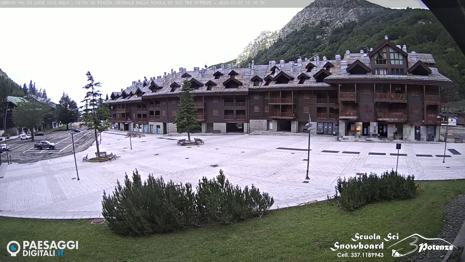 Abetone Val di Luce  Main Square Live Cam - Pistoia, Tuscany, Italy