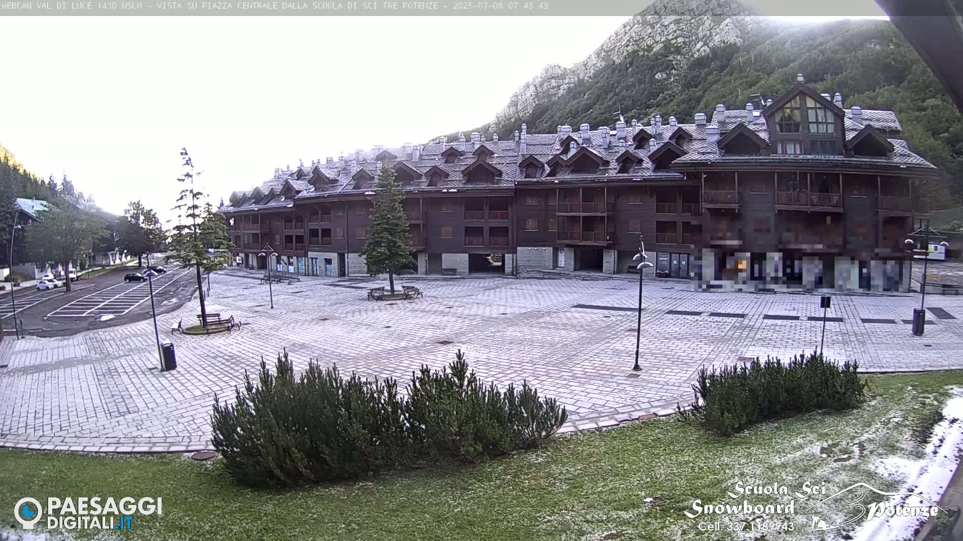 Abetone Val di Luce  Main Square Live Cam - Pistoia, Tuscany, Italy
