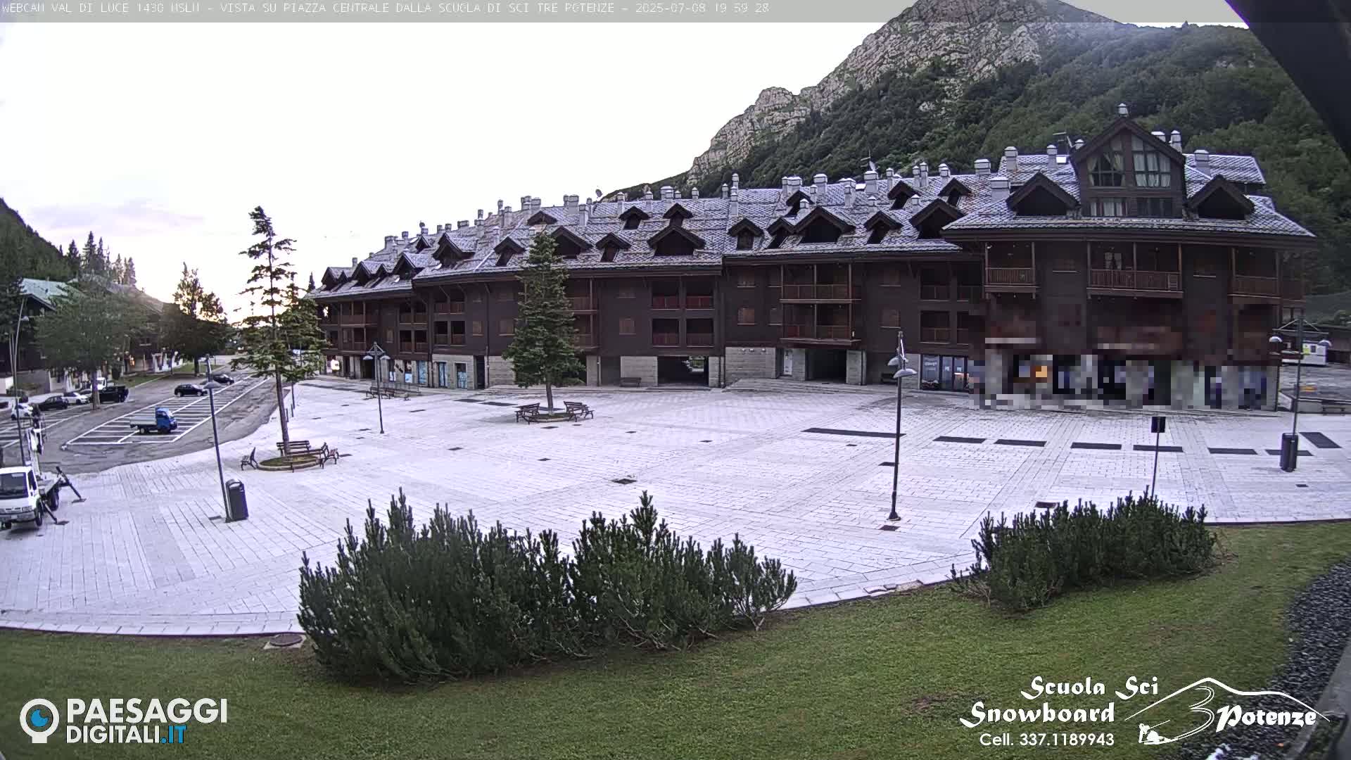 Abetone Val di Luce  Main Square Live Cam - Pistoia, Tuscany, Italy