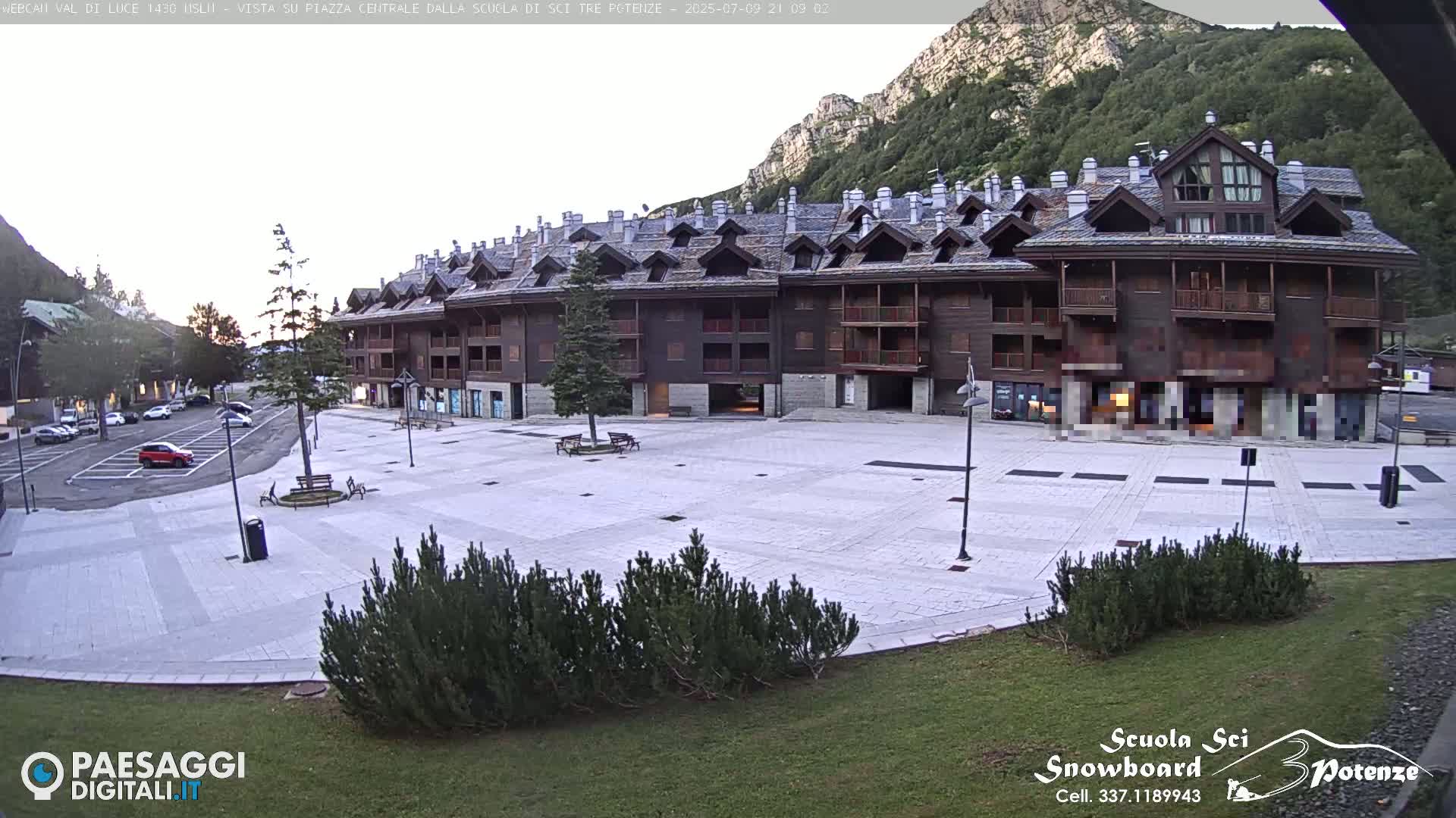 Abetone Val di Luce  Main Square Live Cam - Pistoia, Tuscany, Italy