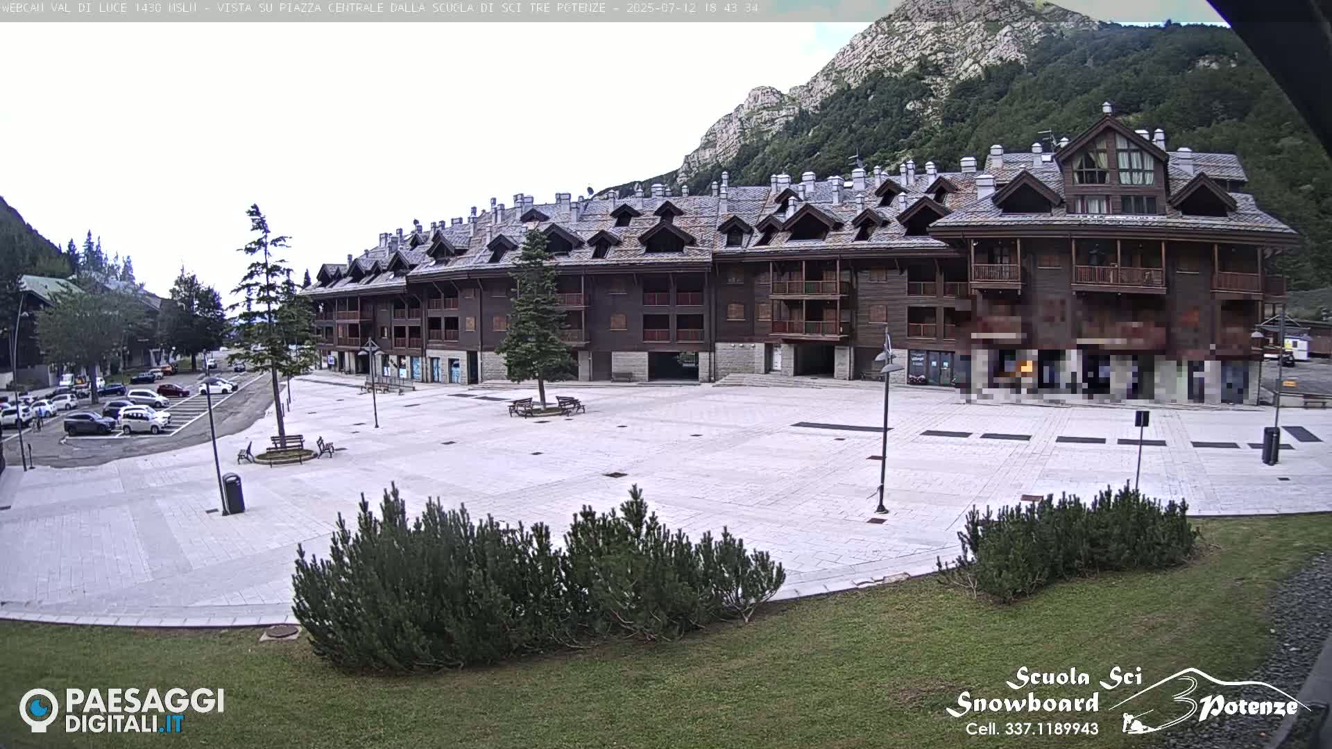 Abetone Val di Luce  Main Square Live Cam - Pistoia, Tuscany, Italy