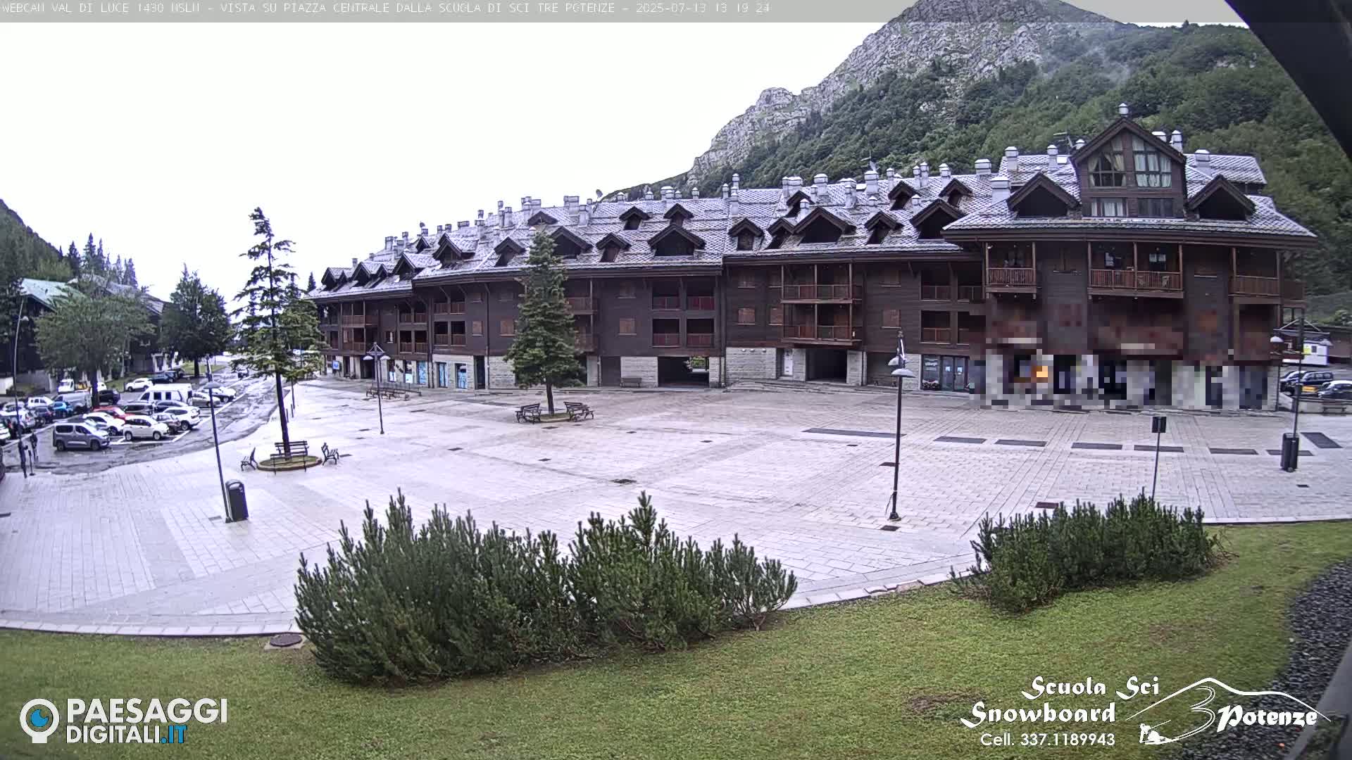 Abetone Val di Luce  Main Square Live Cam - Pistoia, Tuscany, Italy
