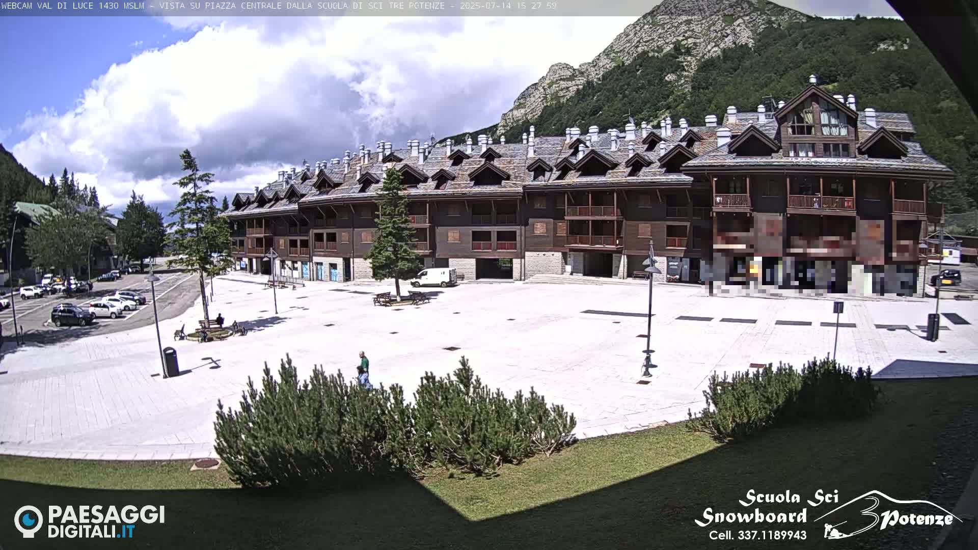 Abetone Val di Luce  Main Square Live Cam - Pistoia, Tuscany, Italy