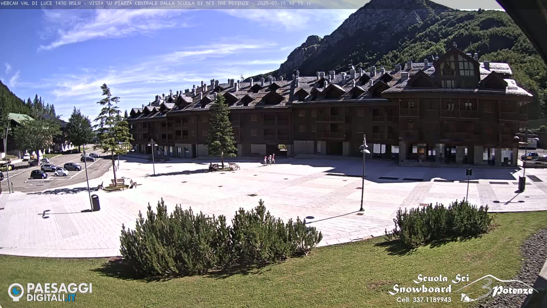 Abetone Val di Luce  Main Square Live Cam - Pistoia, Tuscany, Italy