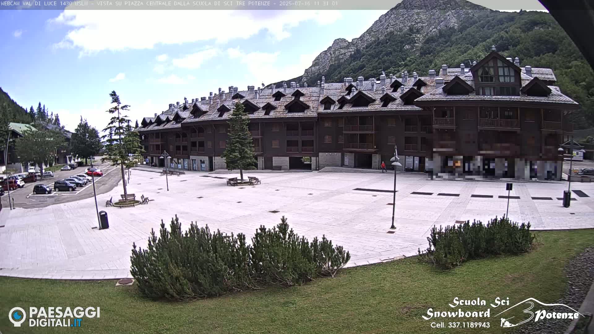 Abetone Val di Luce  Main Square Live Cam - Pistoia, Tuscany, Italy